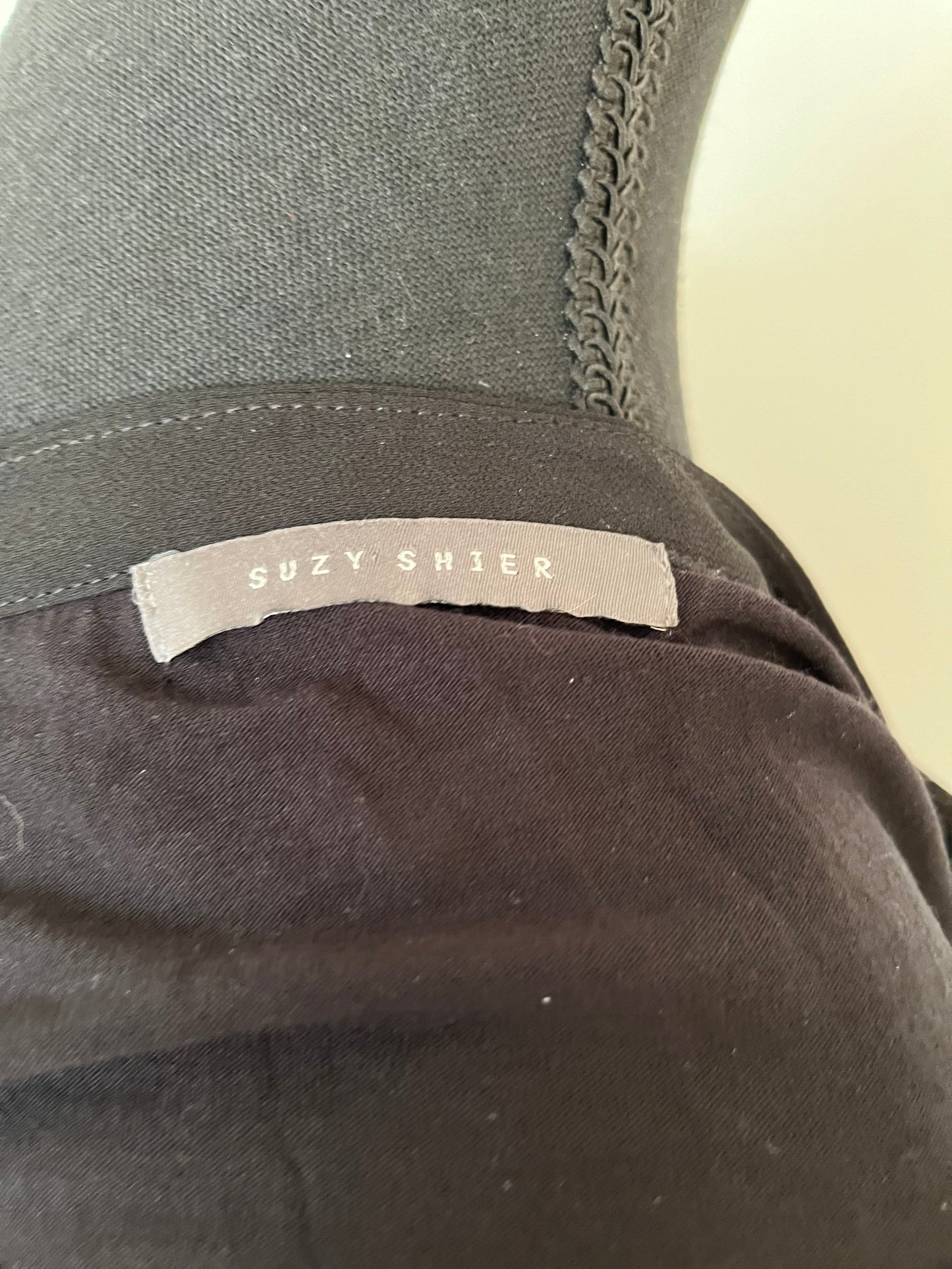 Chandail Suzy Shier - Étiquette de marque