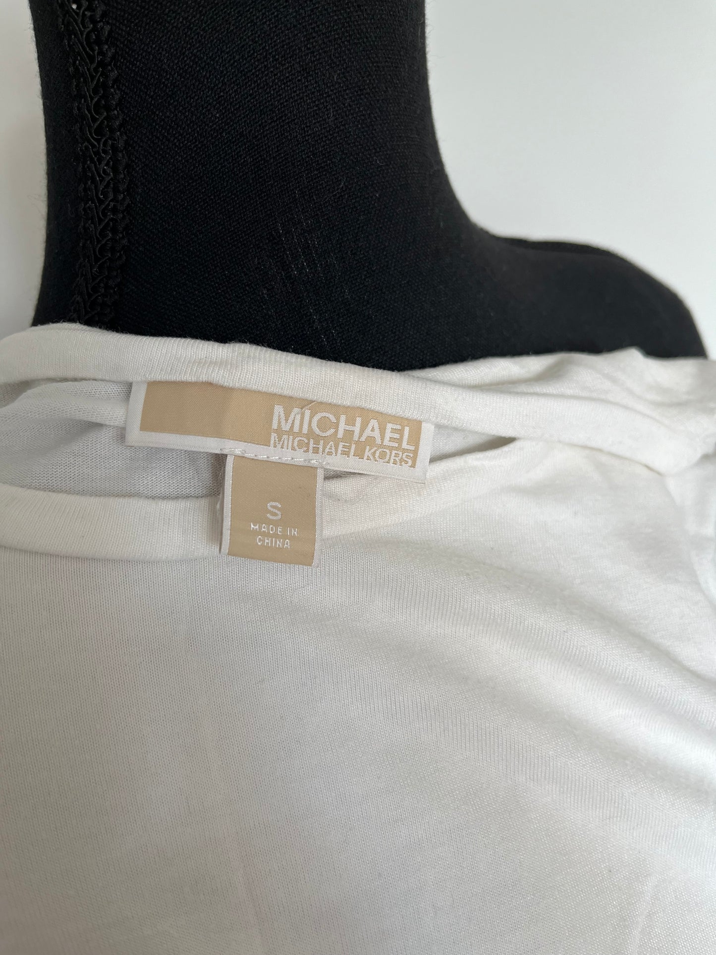 Haut sans manches Michael Kors - Vue sur l'étiquette de marque et de taille