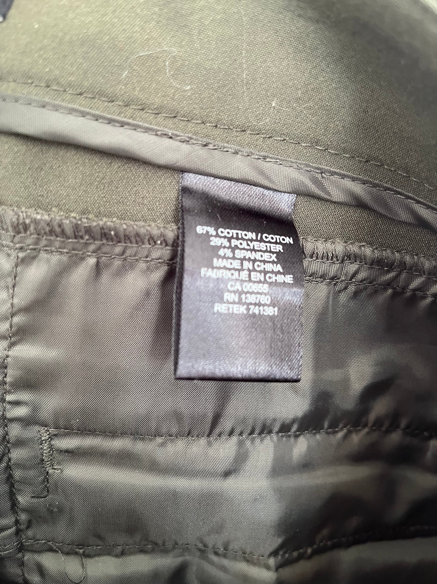 Pantalon RW&CO - Vue sur l'étiquette de composition