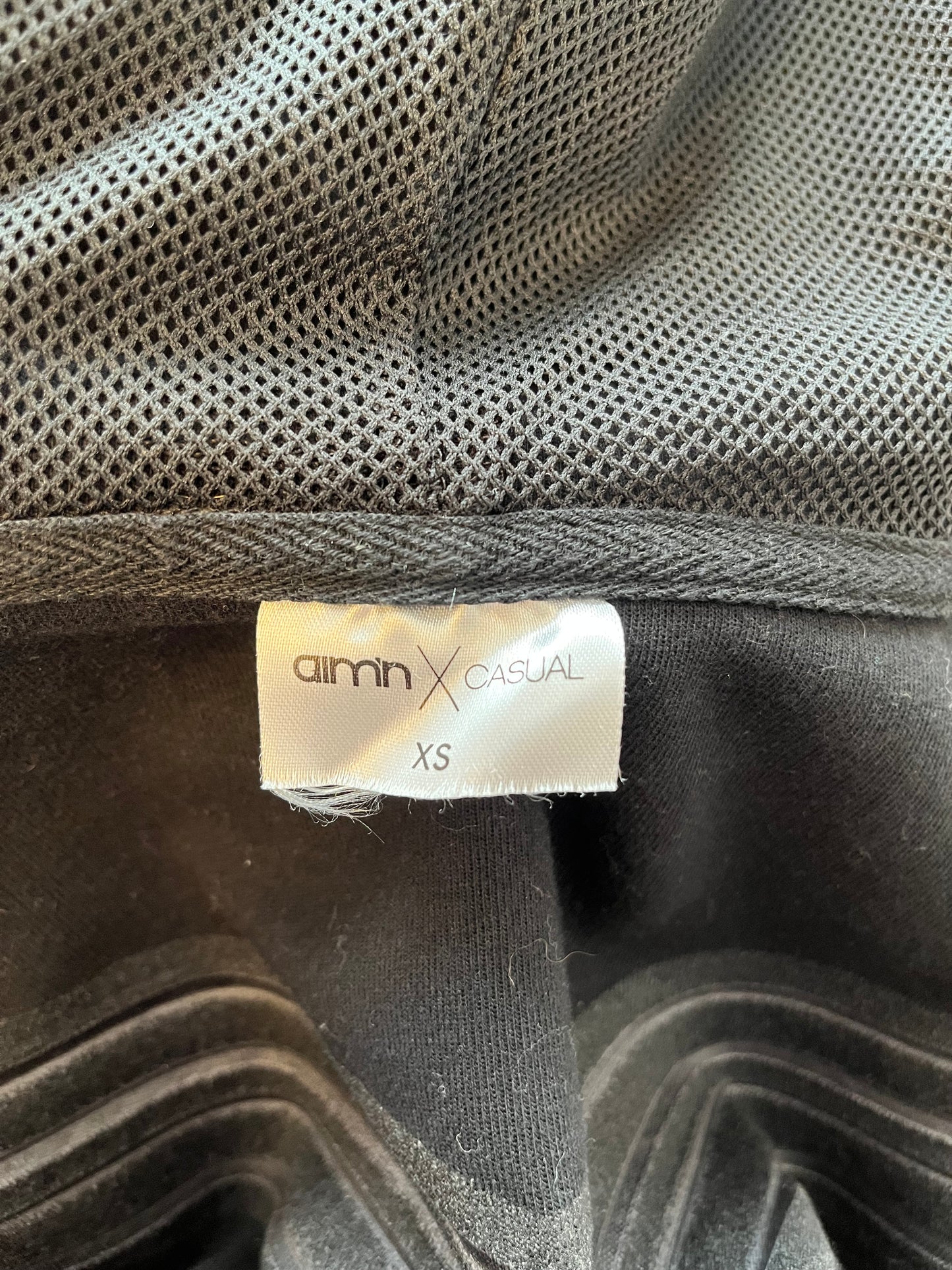 Haut court Amin - Étiquette de marque et de taille