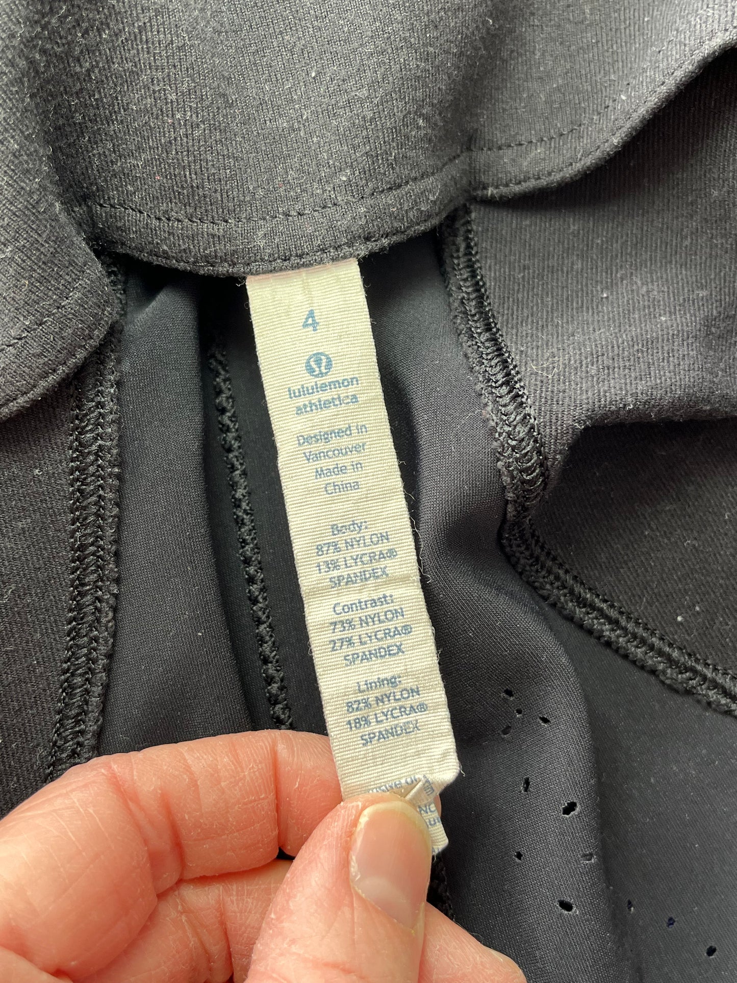 Veste Lululemon - Étiquette de taille et de marque