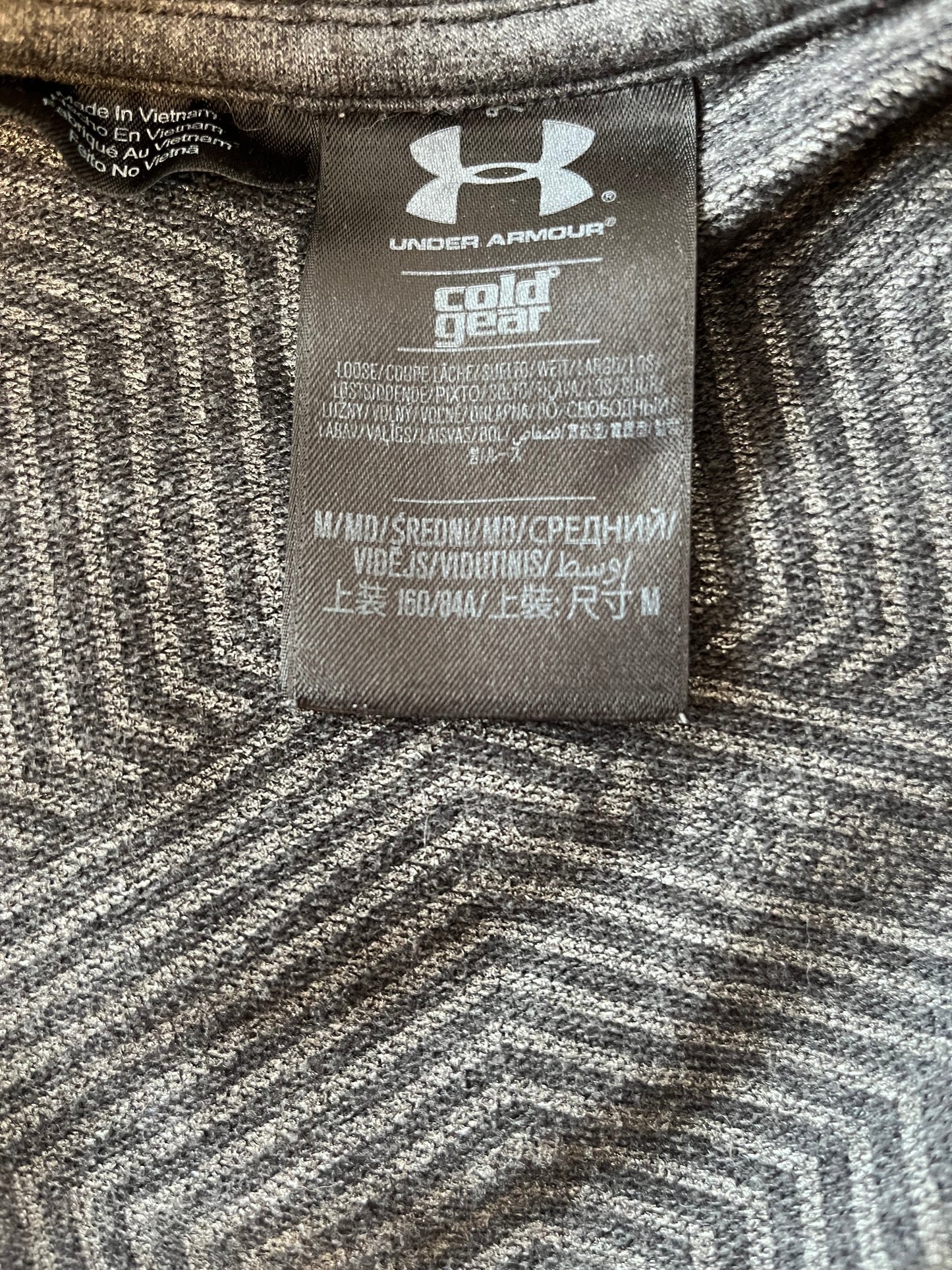 Chandail Under Armour - Étiquette de marque et de taille