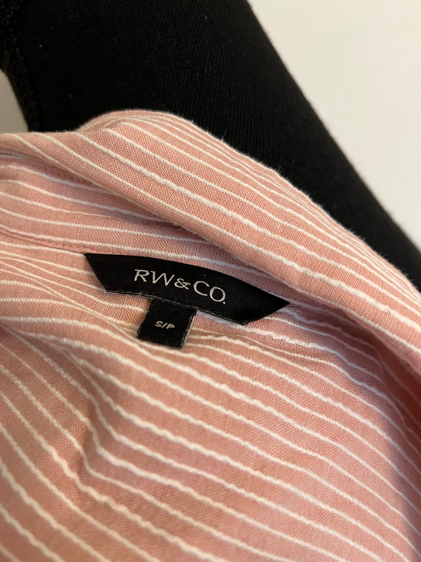 RW&CO Chemise rose, seconde main, disponible en ligne sur Nouvelle Avenue Friperie