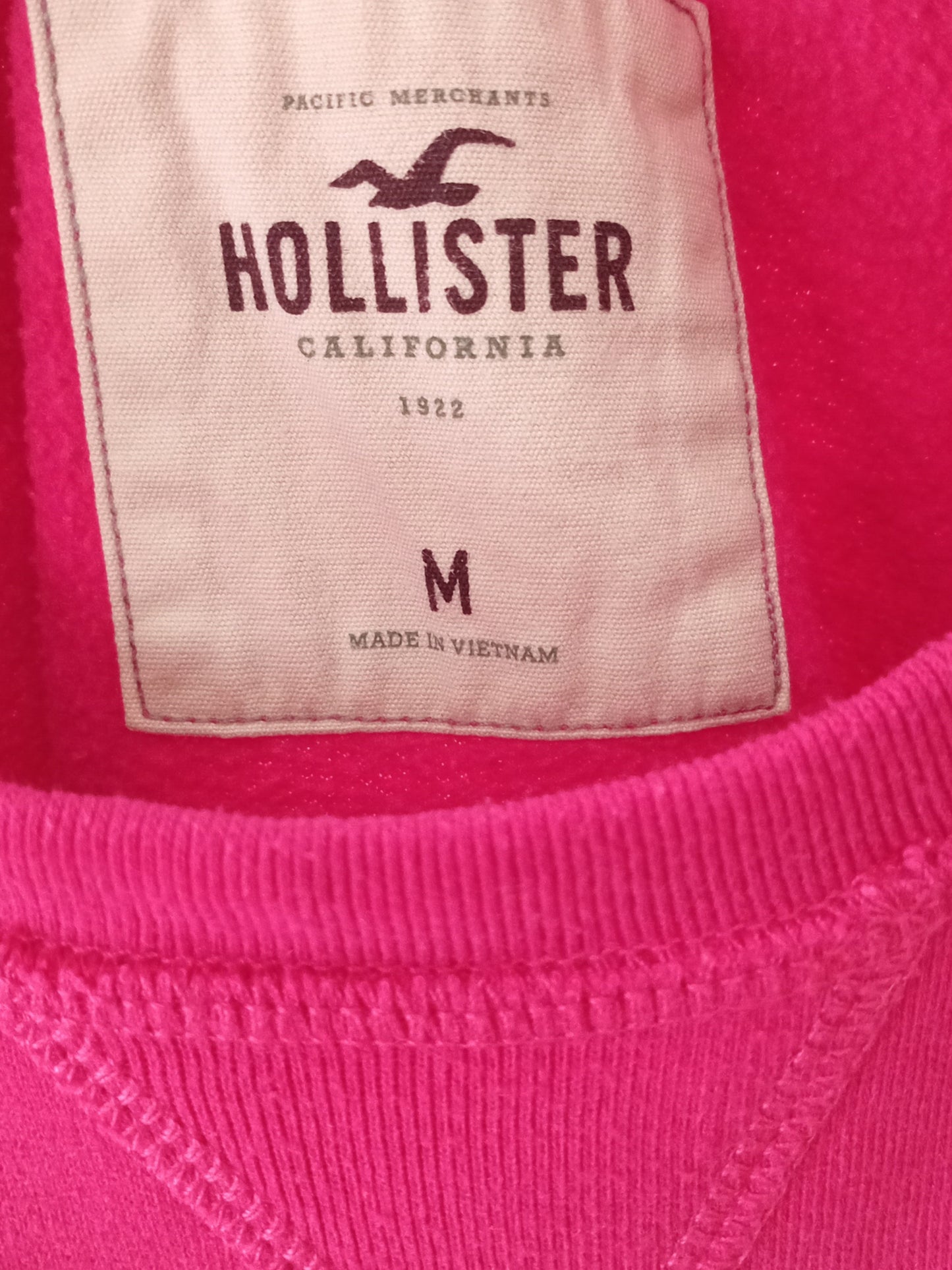 Chandail fuchsia à col rond