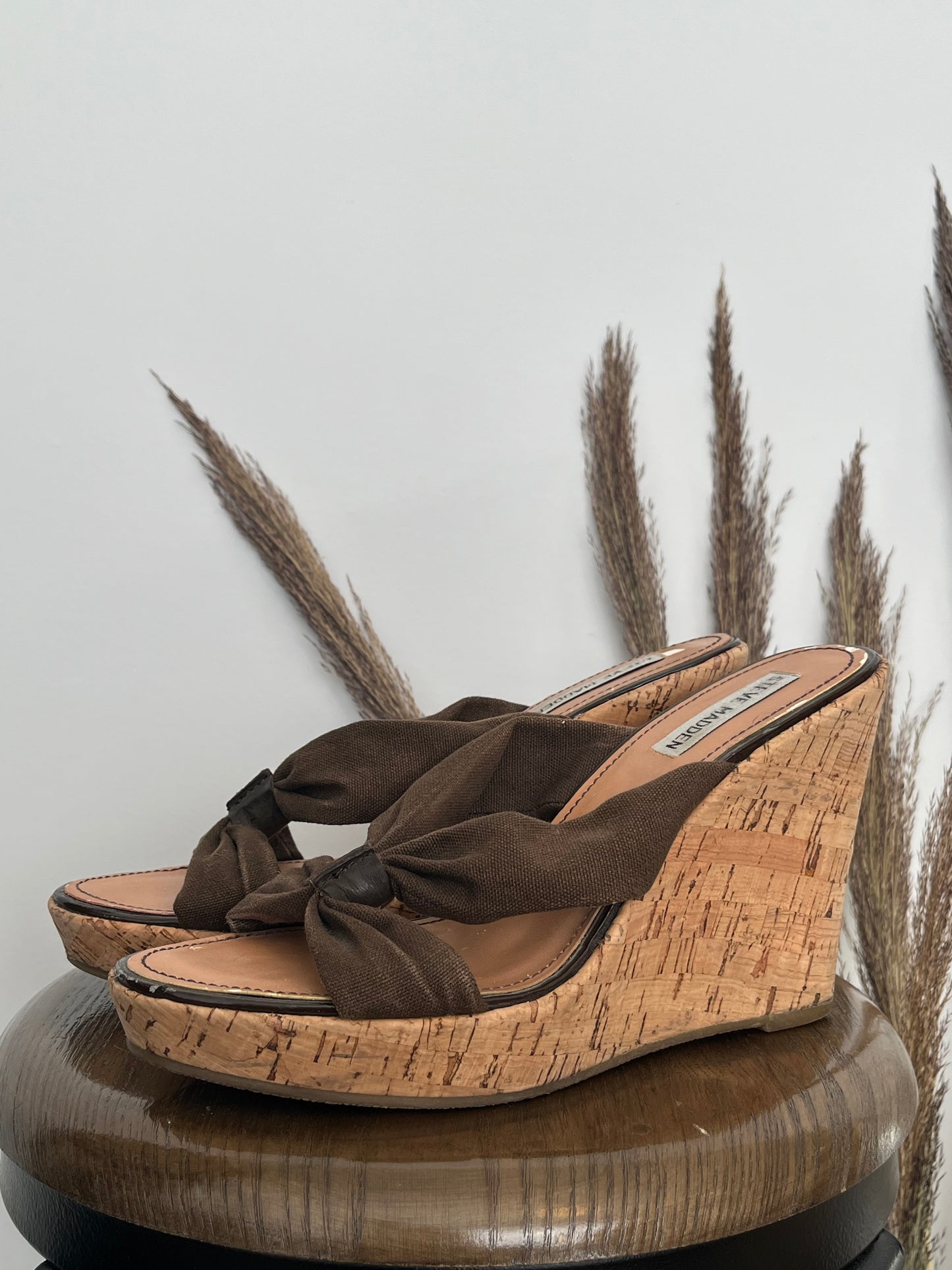 Sandales Steve Madden - Vue du côté gauche sur fond blanc
