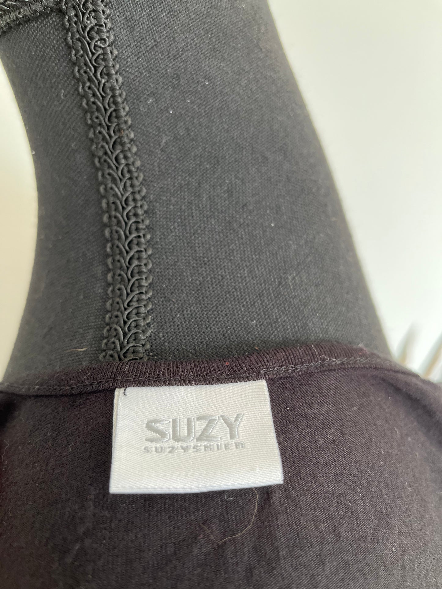 Robe Suzy Shier - Étiquette de marque