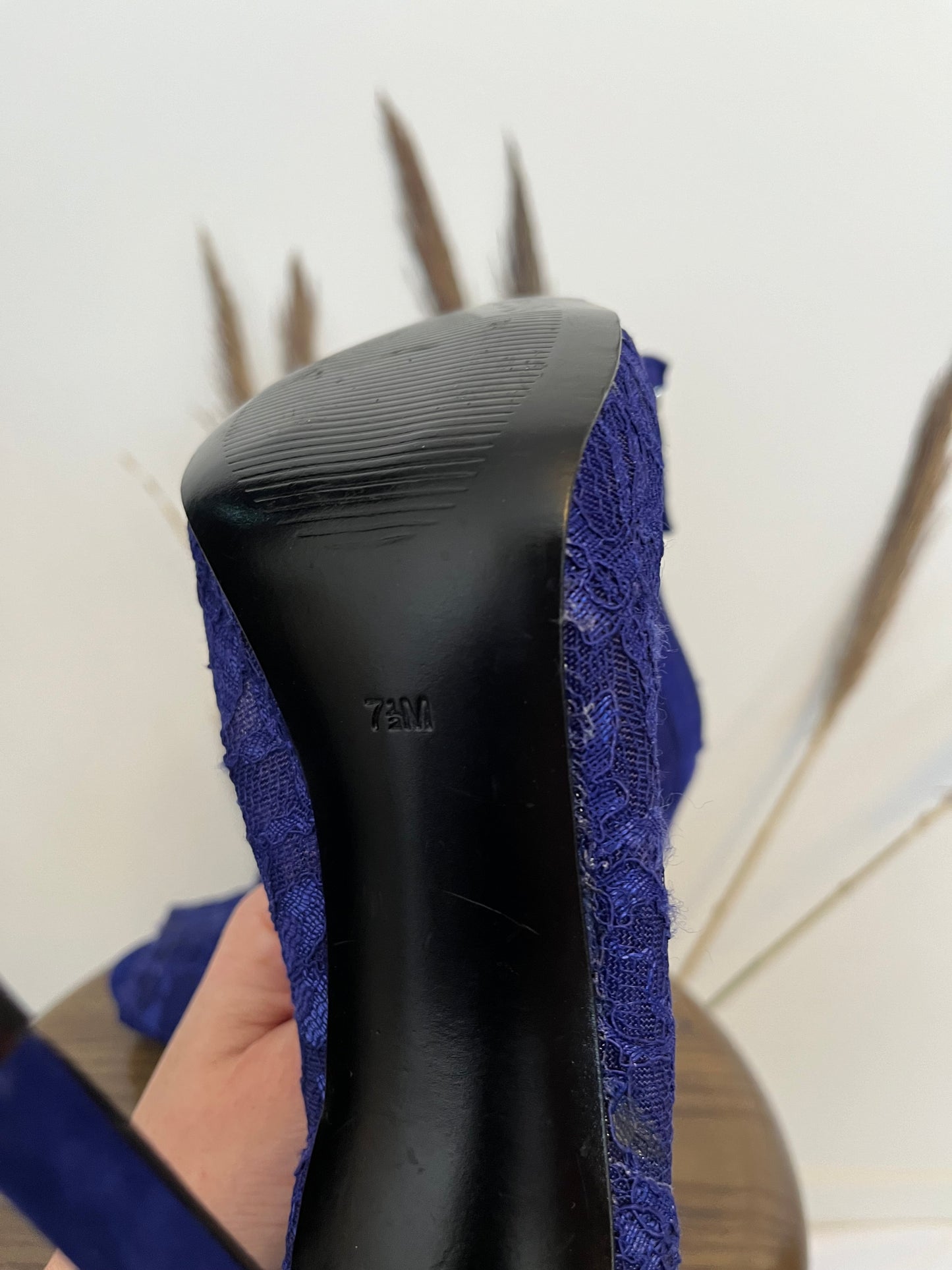 Guess par Arya dessous du bottillon, seconde main, disponible en ligne sur Nouvelle Avenue Friperie