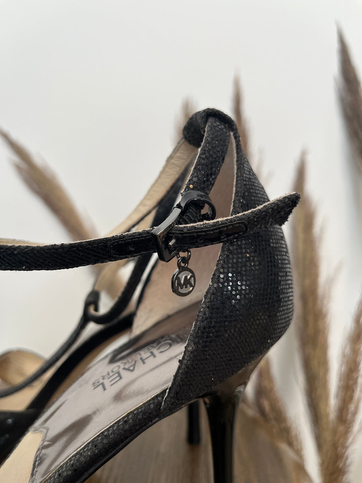 Talons hauts Michael Kors - Vue sur le petit MK