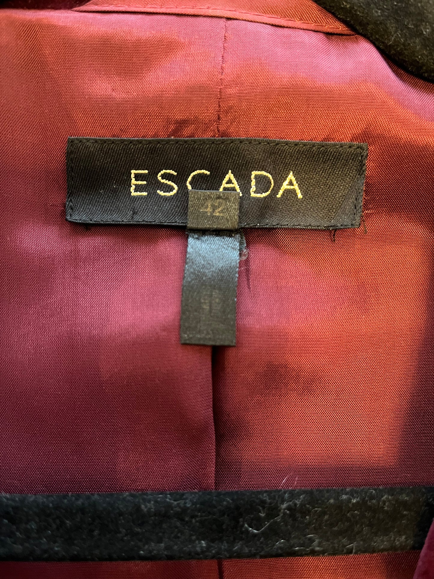 Veston Escada - Vue sur l'étiquette de marque et taille