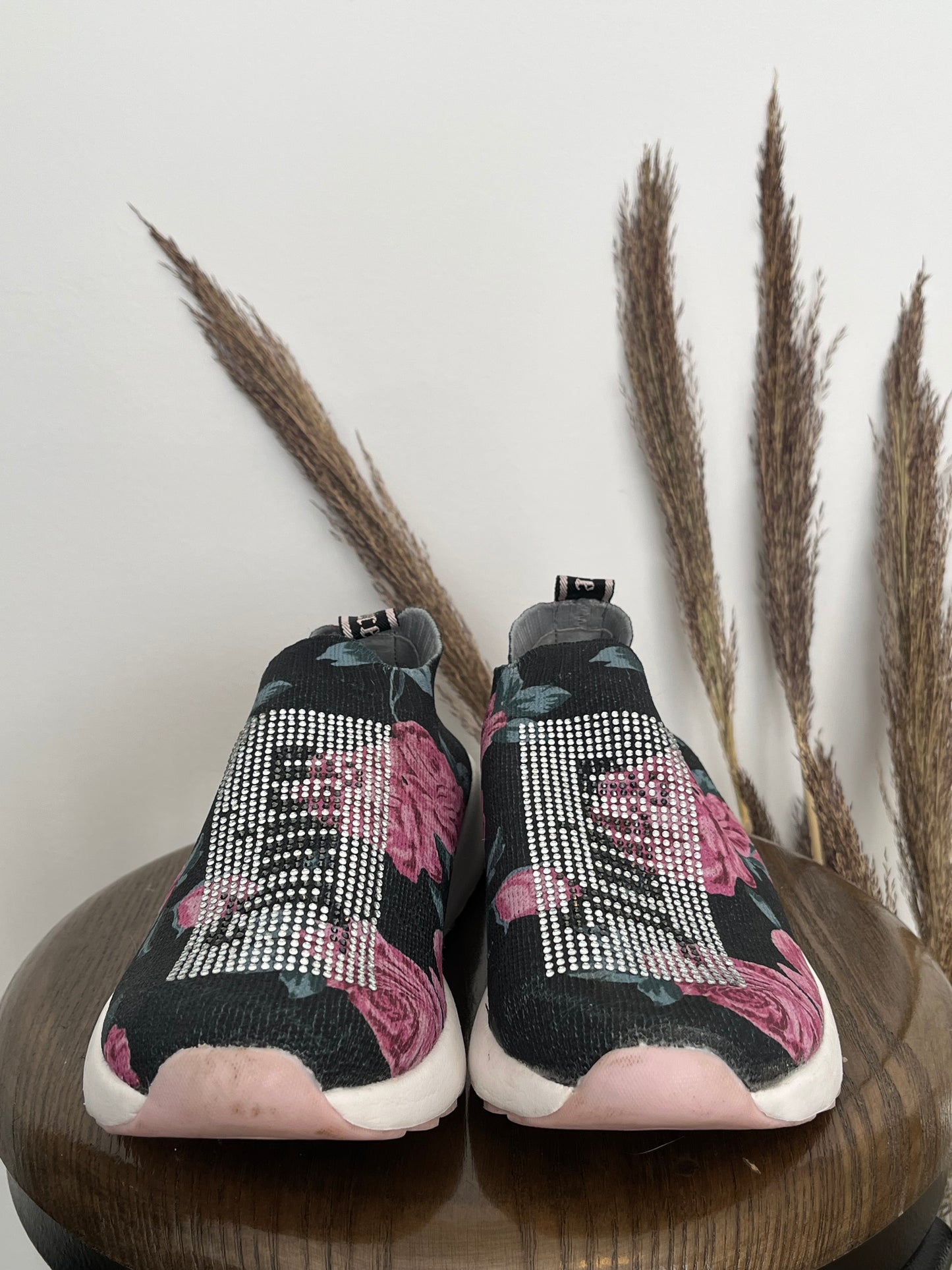 Souliers Juicy Couture - Vue avant sur fond blanc