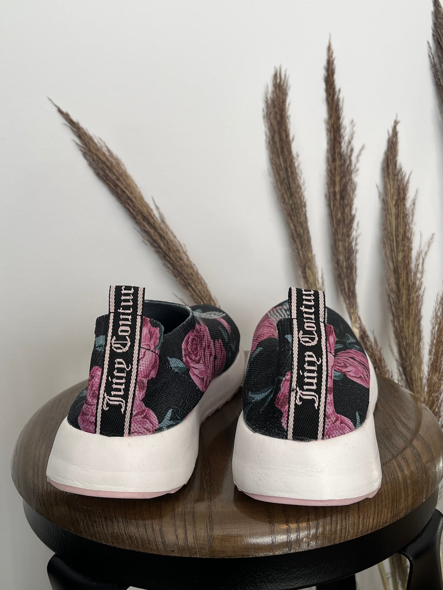 Souliers Juicy Couture - Vue arrière sur fond blanc