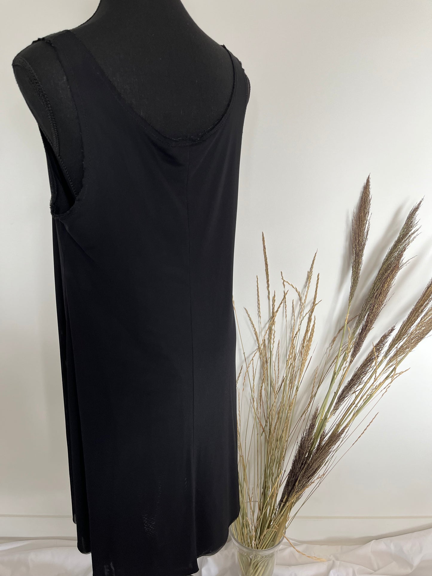 Robe Marie Saint Pierre - Vue arrière sur mannequin et fond blanc