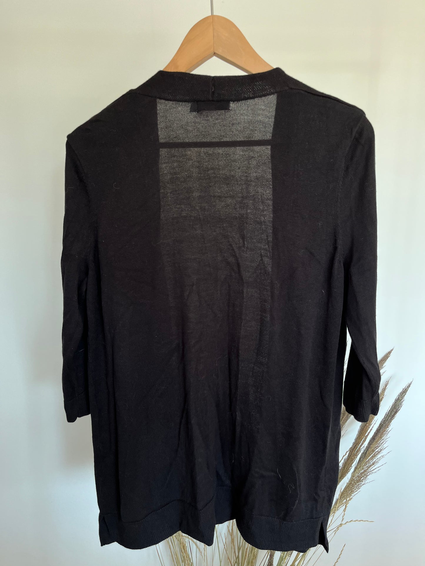 Cardigan Reitmans - Vue arrière sur fond blanc