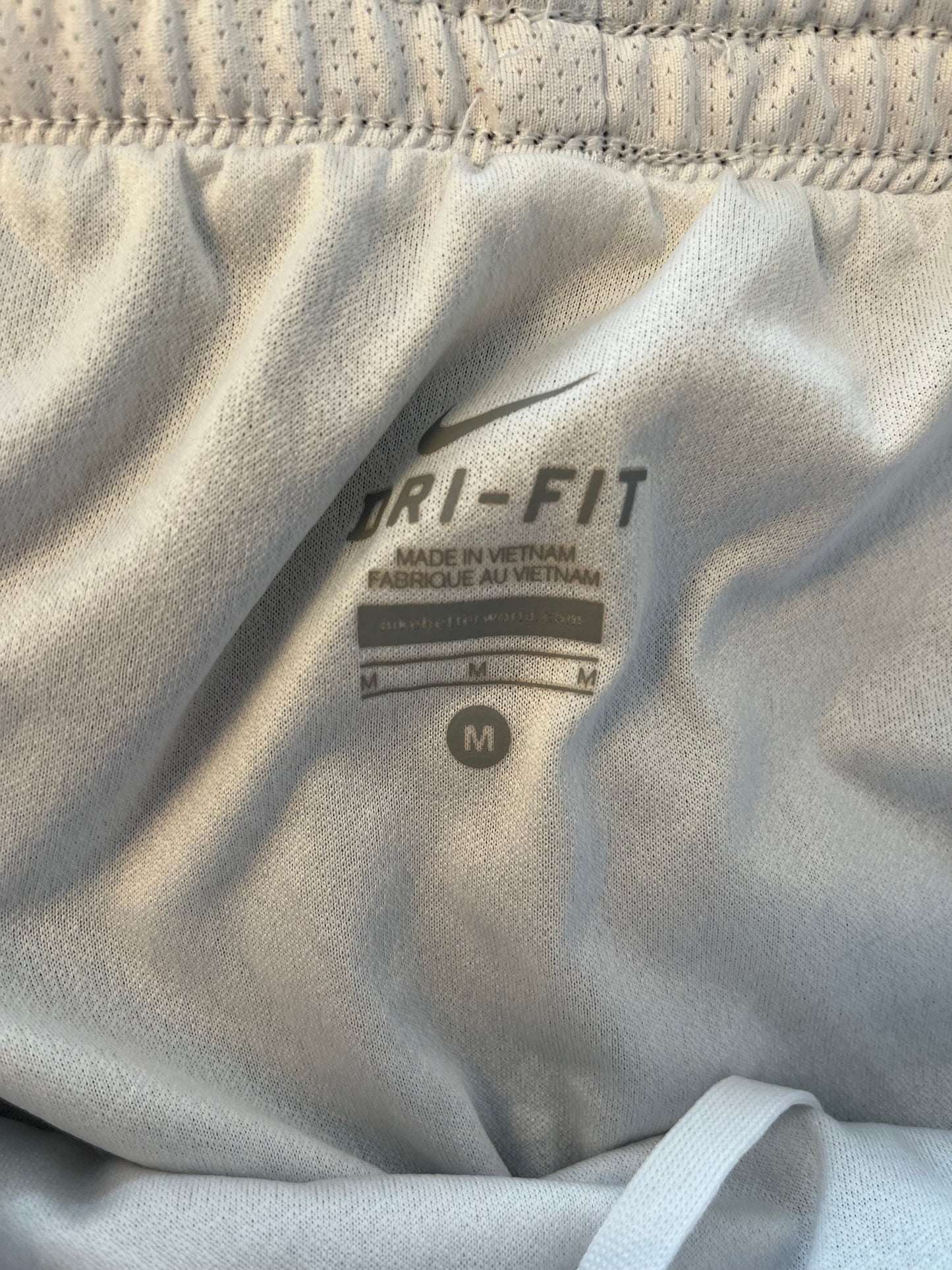 Short Nike - Étiquette de marque et de taille