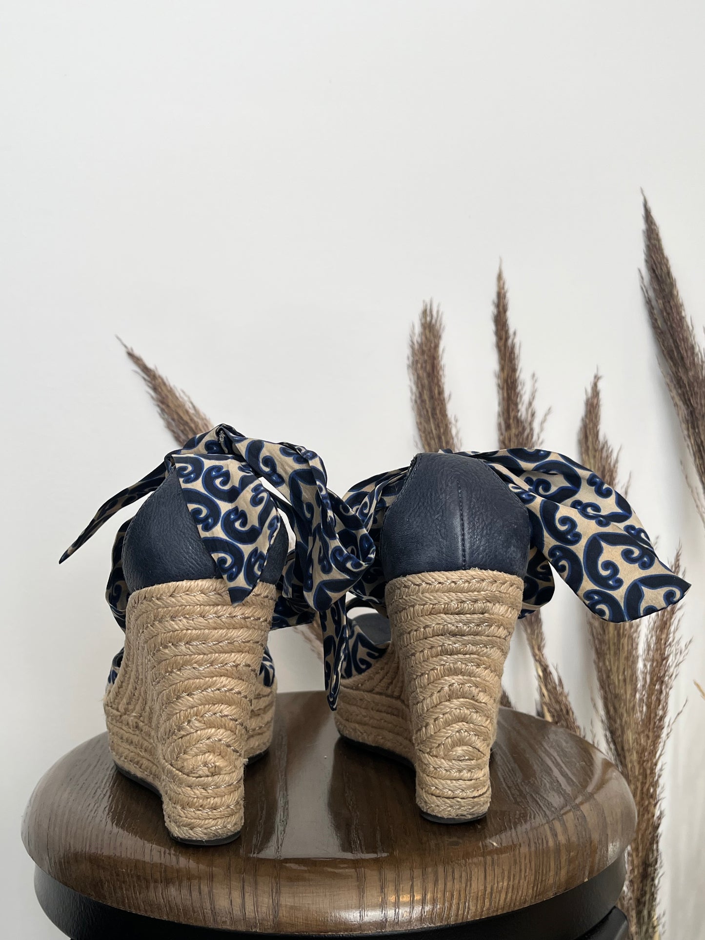 Souliers Ugg - Vue arrière sur fond blanc