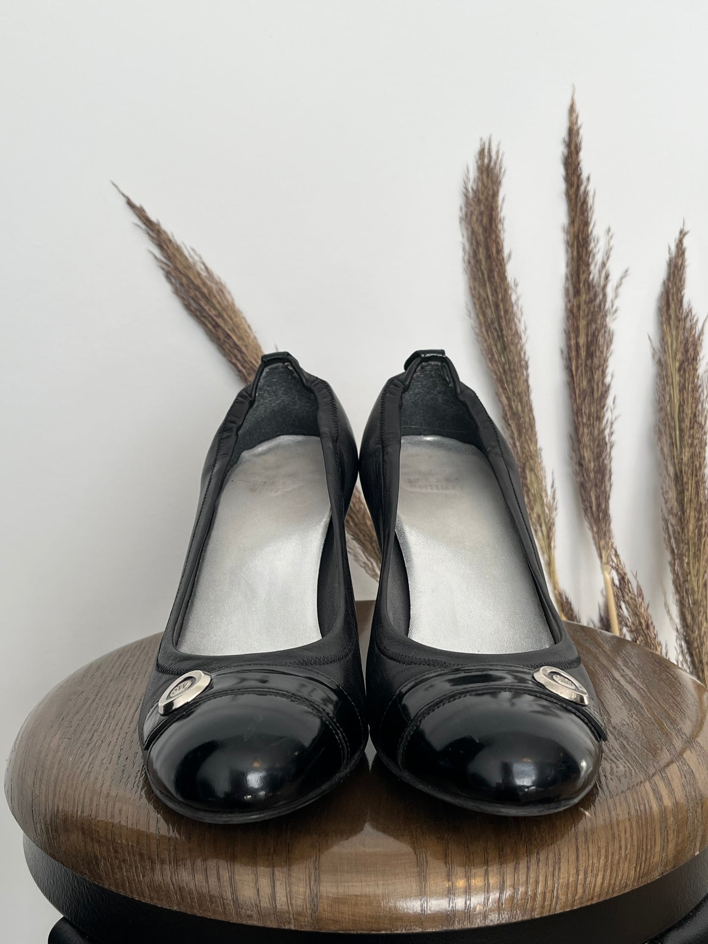 Talons Stuart Weitzman - Vue avant sur fond blanc