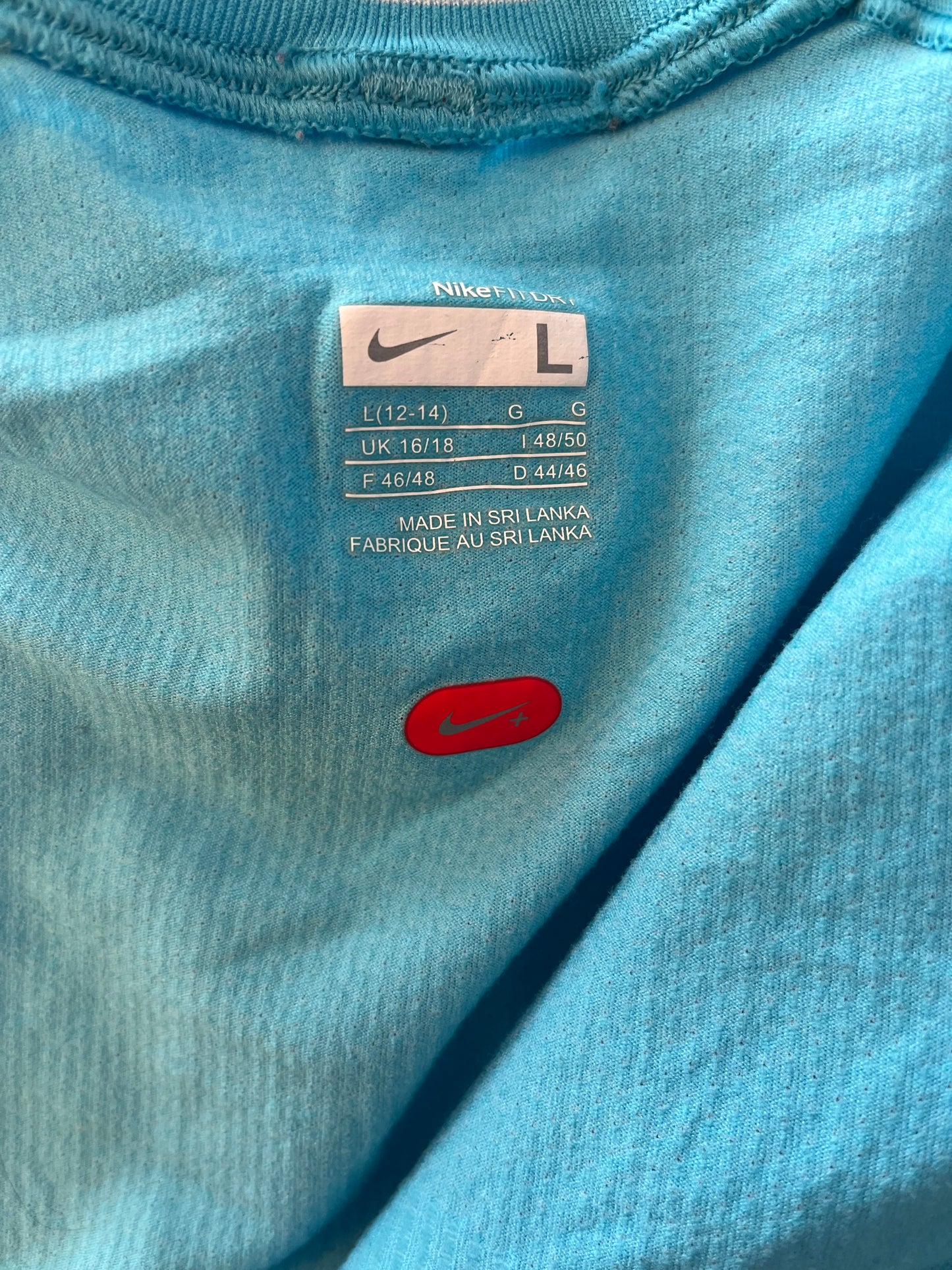 Chandail Nike - Étiquette de marque et de taille