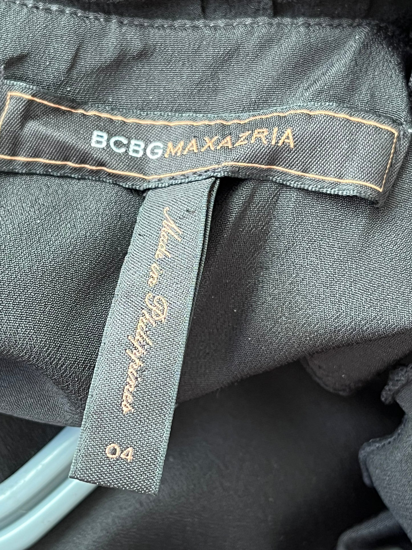Robe noir BCBG - Vue sur l'étiquette de marque