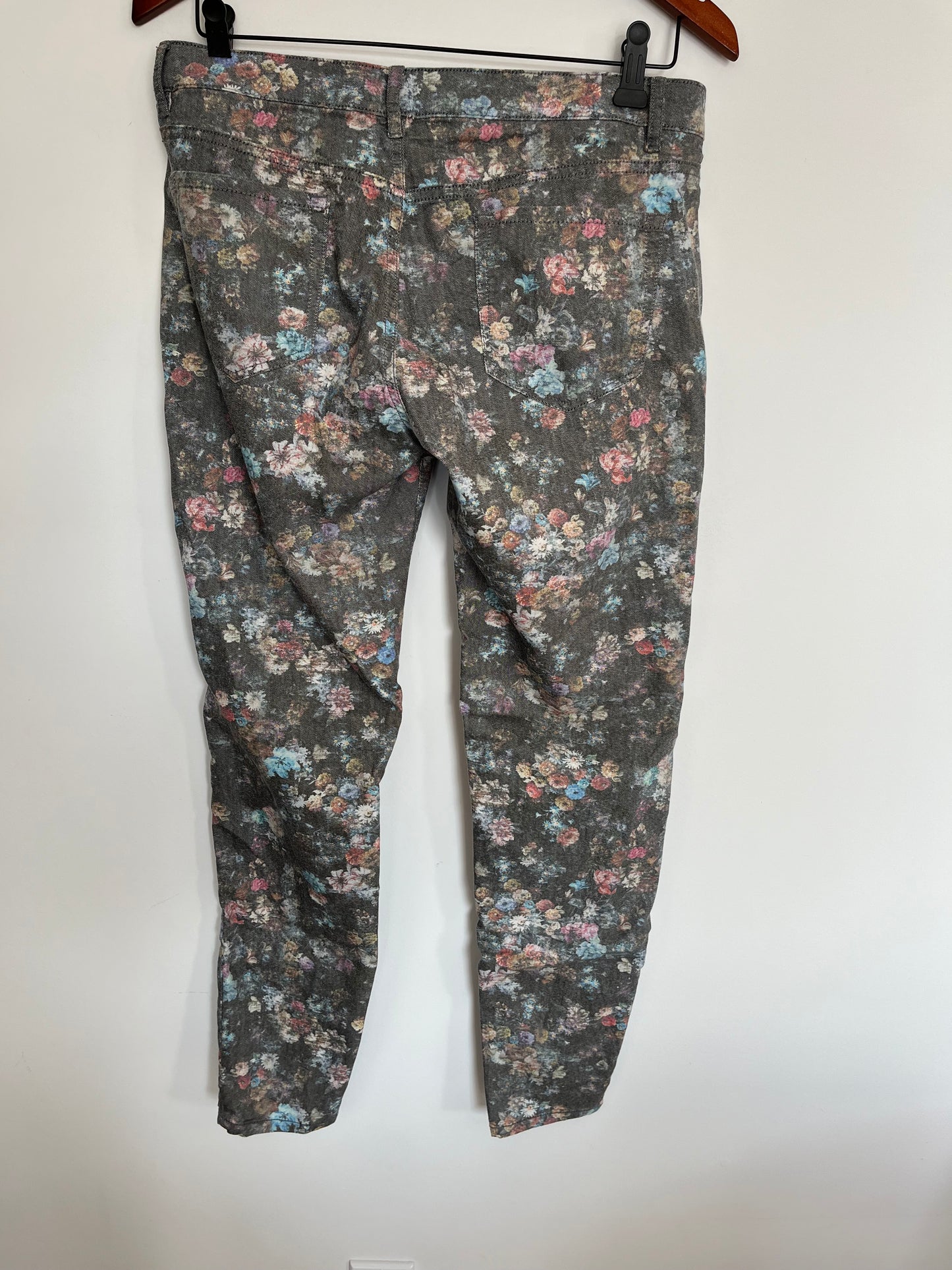 Jeans à motifs floraux pastel