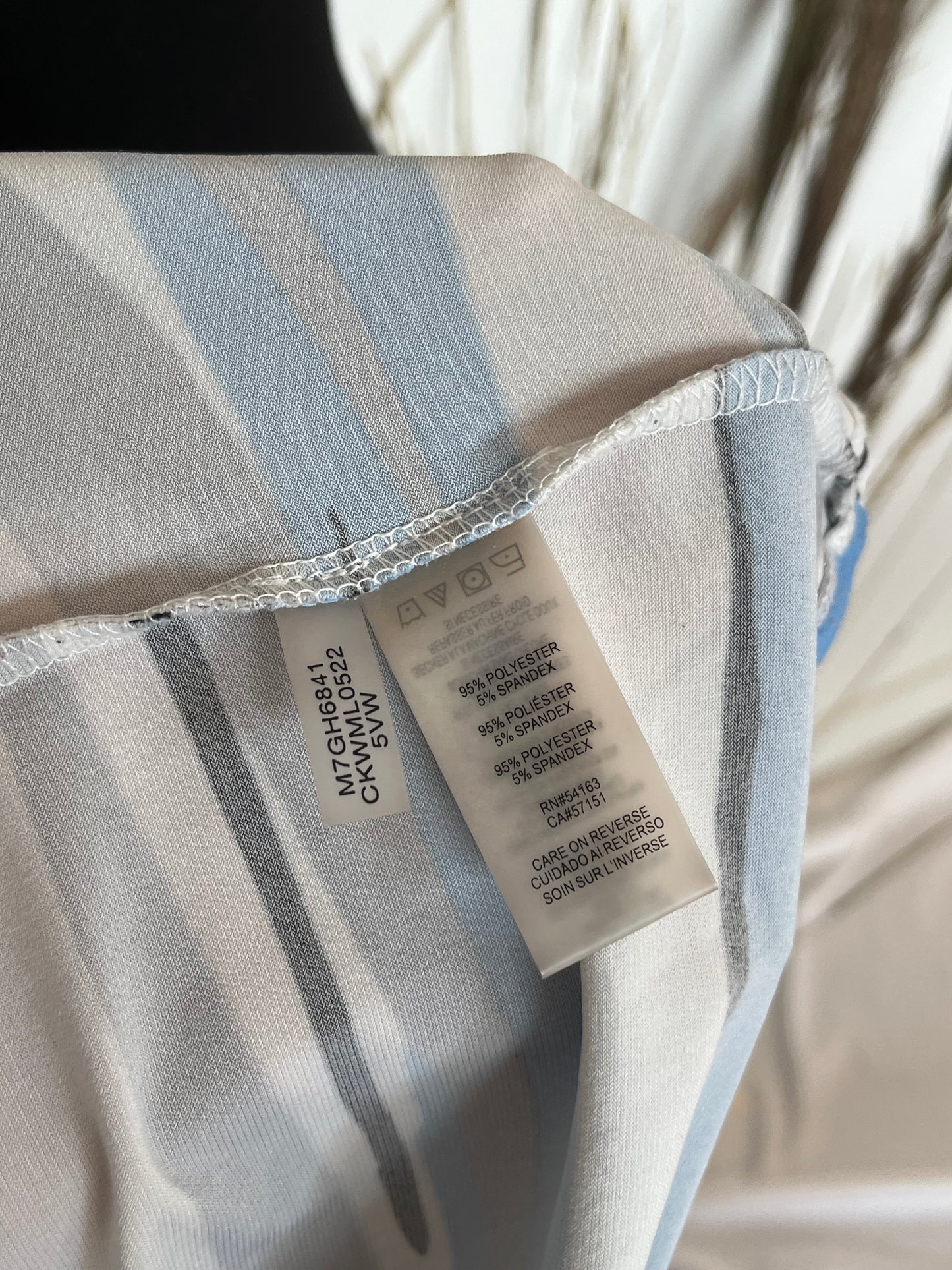 Chandail Calvin Klein - Étiquette de composition