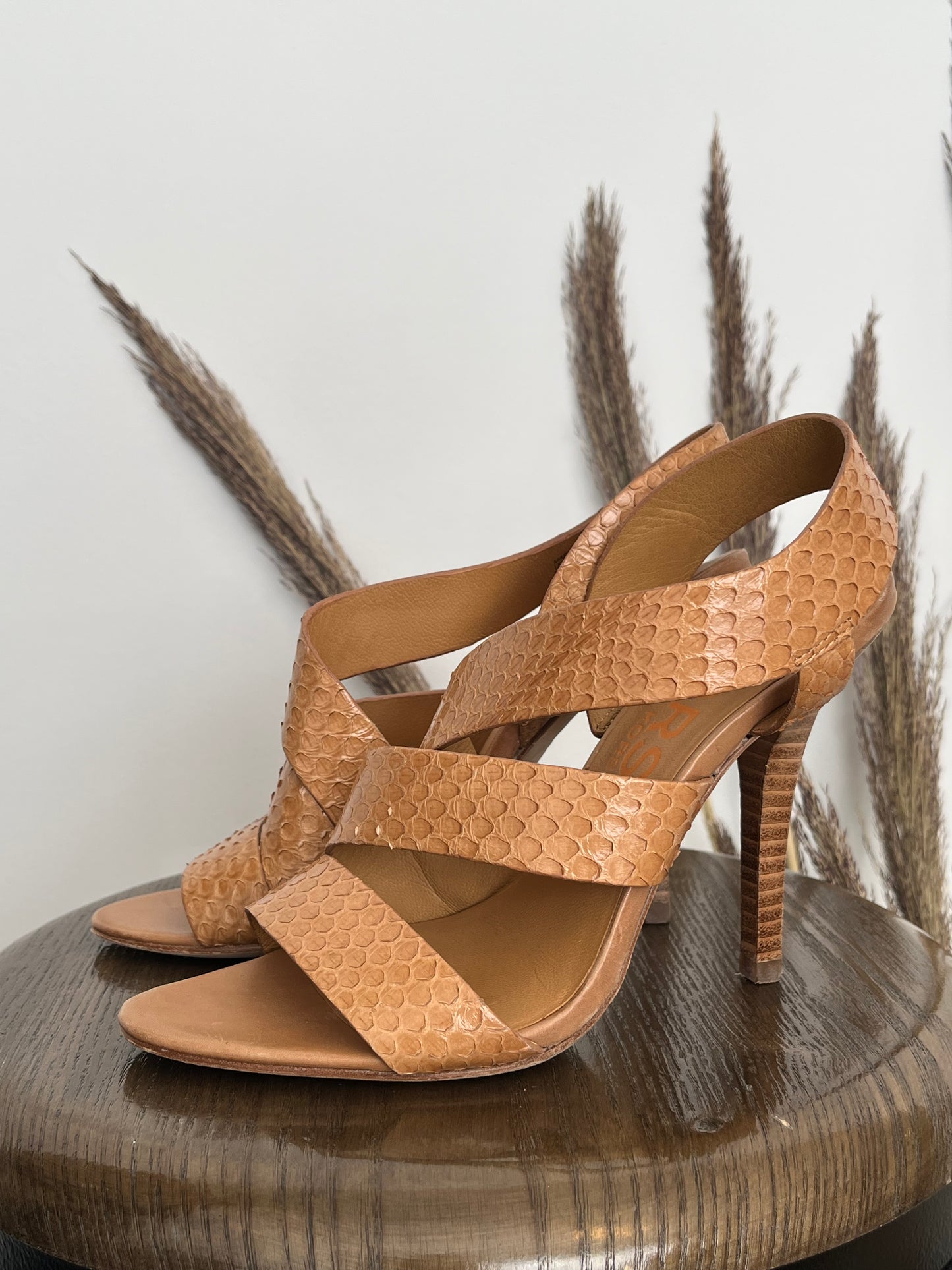 Talons hauts Michael Kors - Vue de gauche sur fond blanc