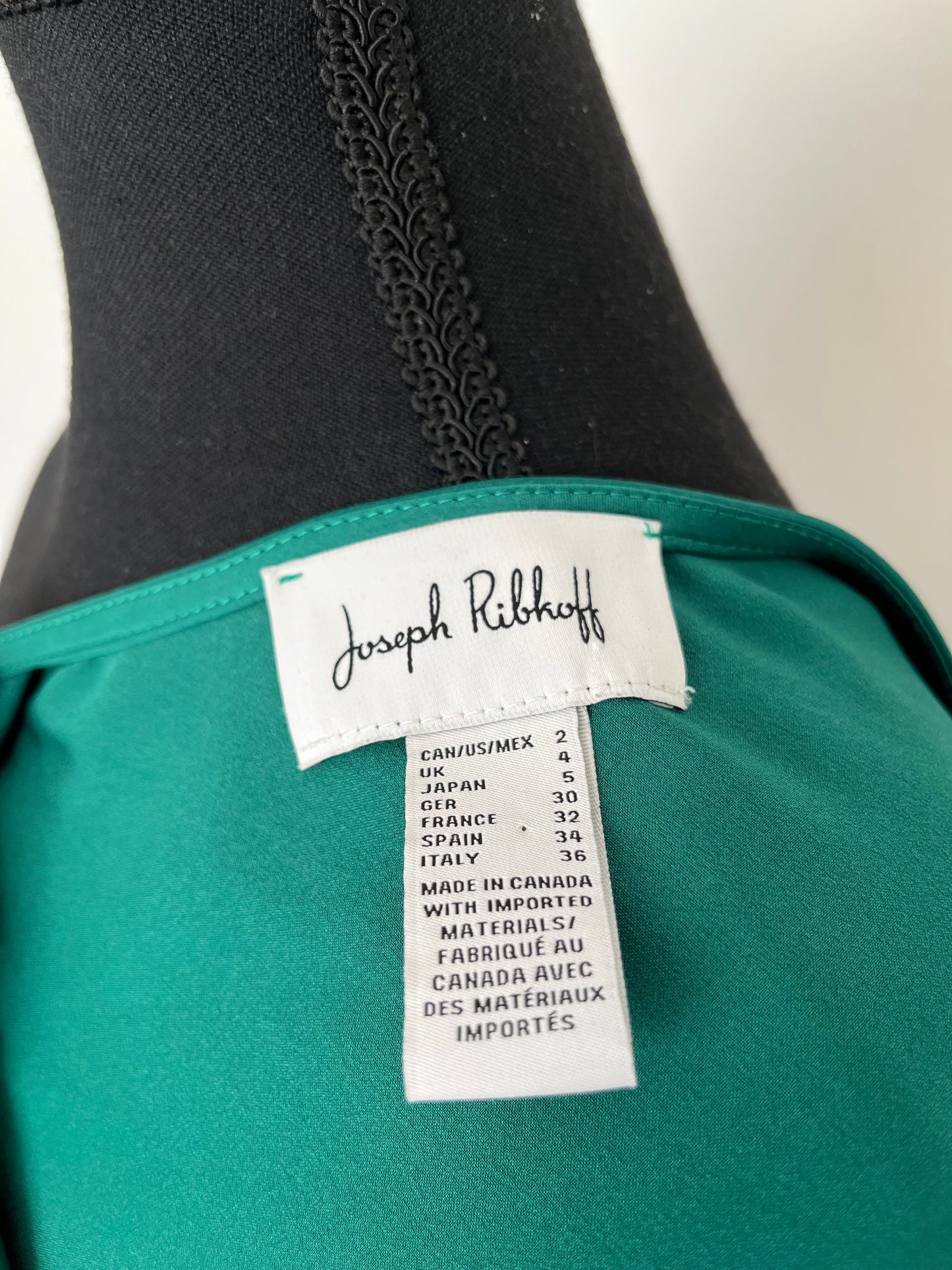 Blouse Joseph Ribkoff - Vue sur l'étiquette de marque et de taille