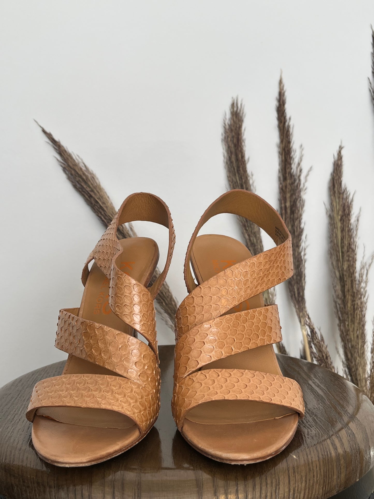 Talons hauts Michael Kors - Vue avant sur fond blanc