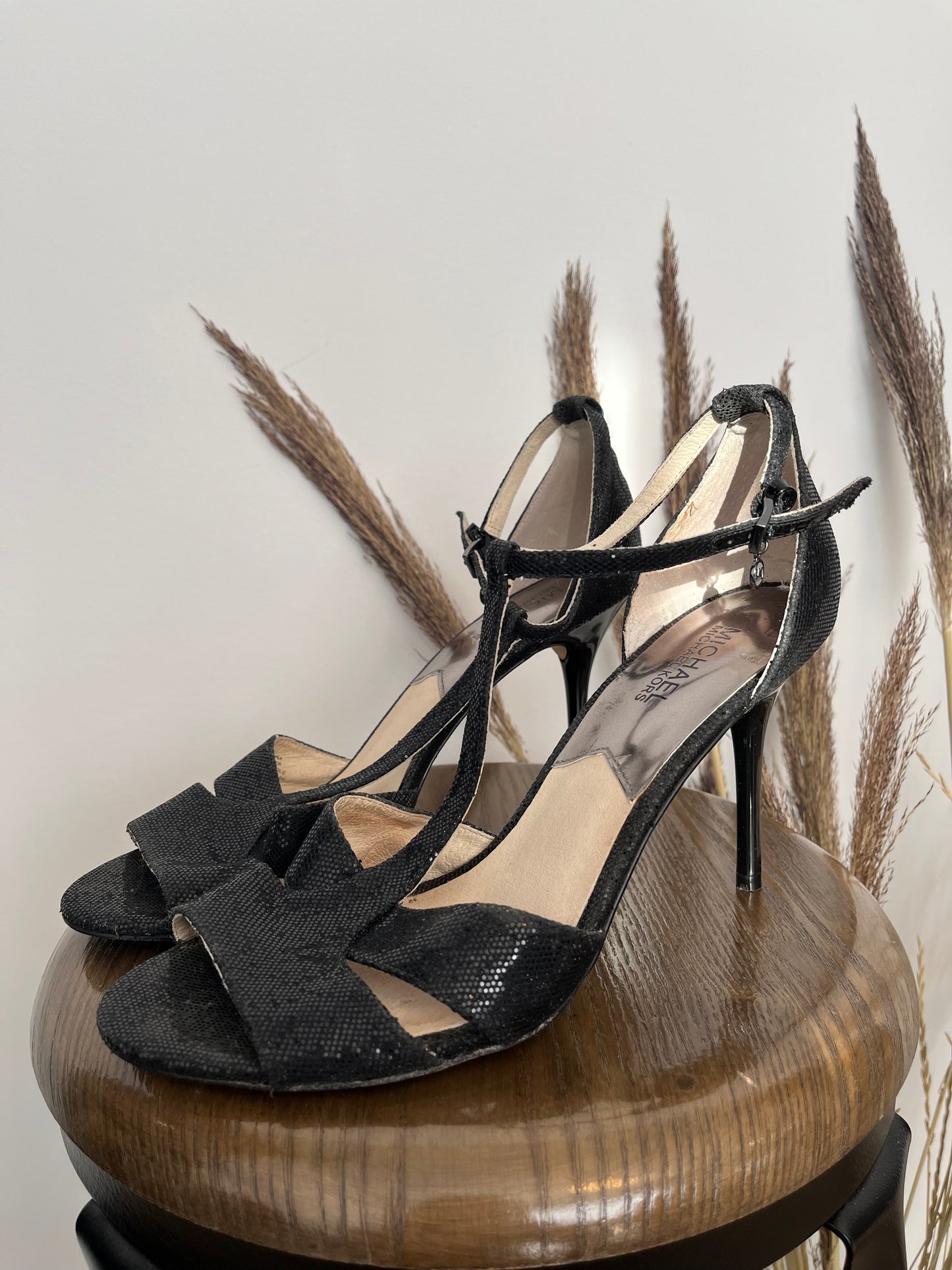 Talons hauts Michael Kors - Vue de gauche sur fond blanc