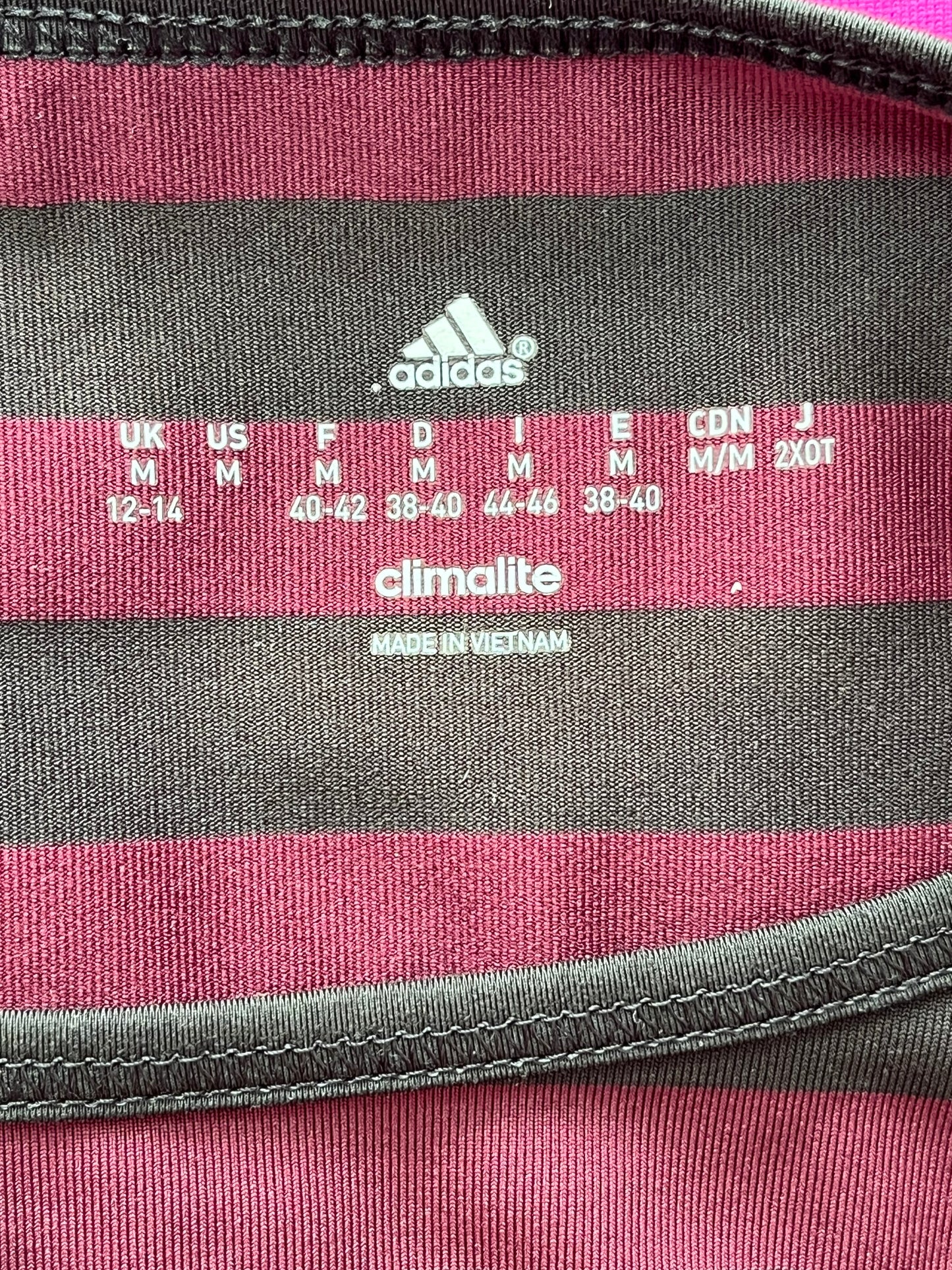 Chandail Adidas - Étiquette de taille et de marque