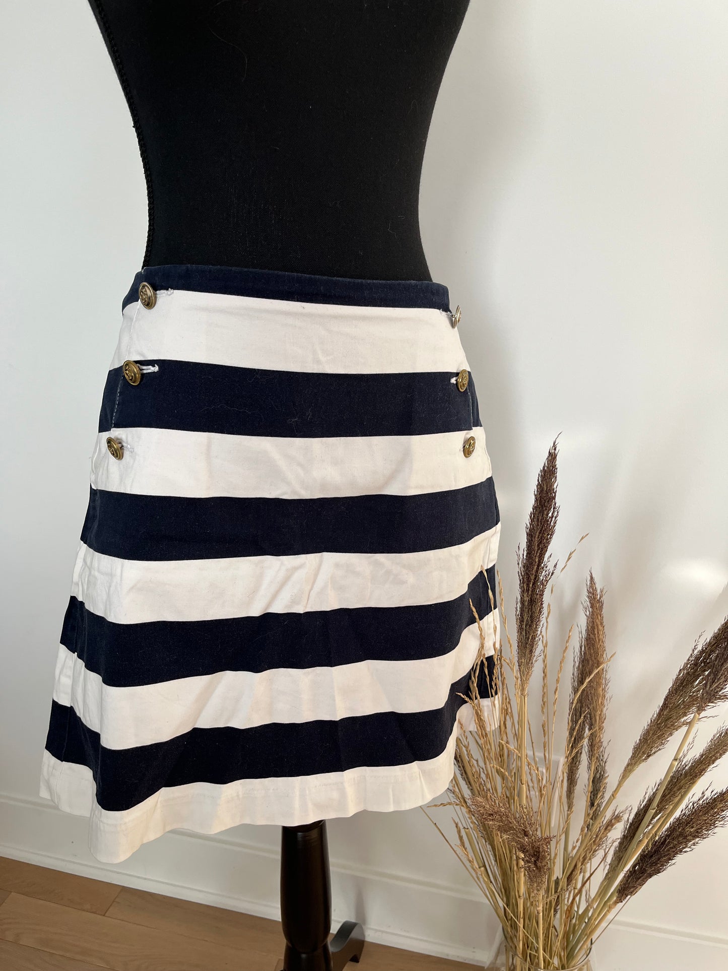Tommy Hilfiger - Vue avant sur fond blanc