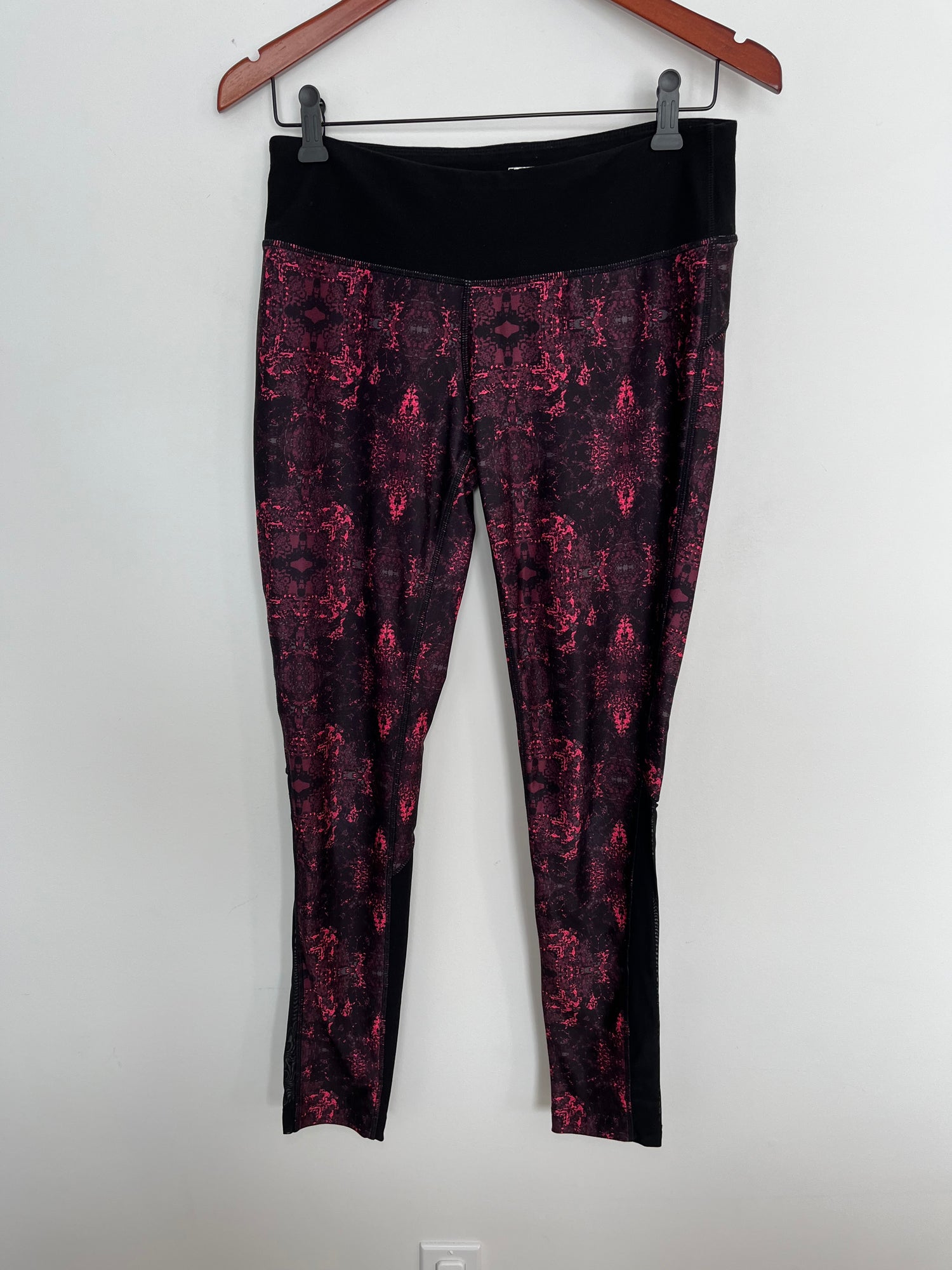 Leggings Mondetta - Vue avant sur fond blanc
