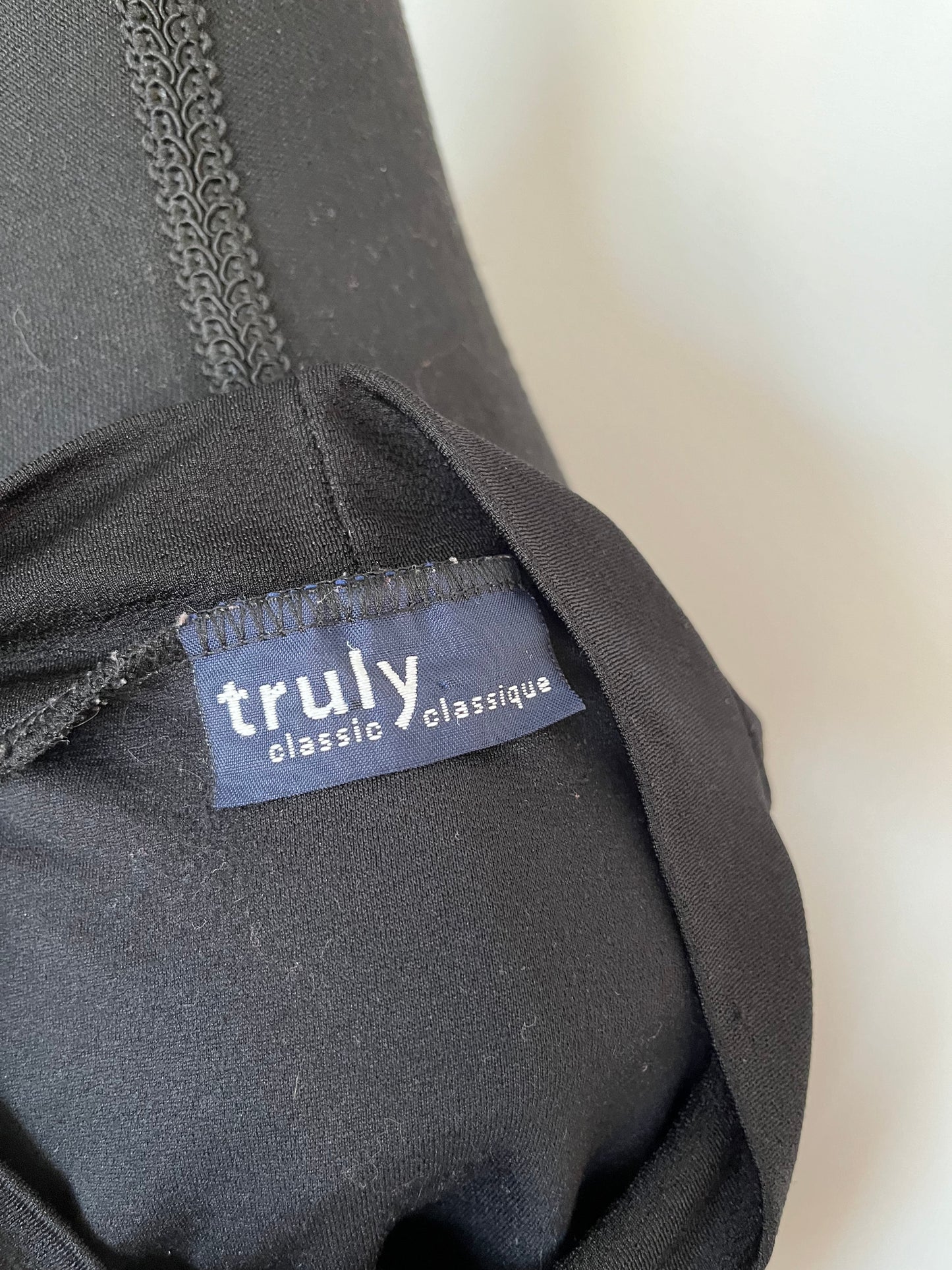 Chandail Truly - Vue sur l'étiquette de marque