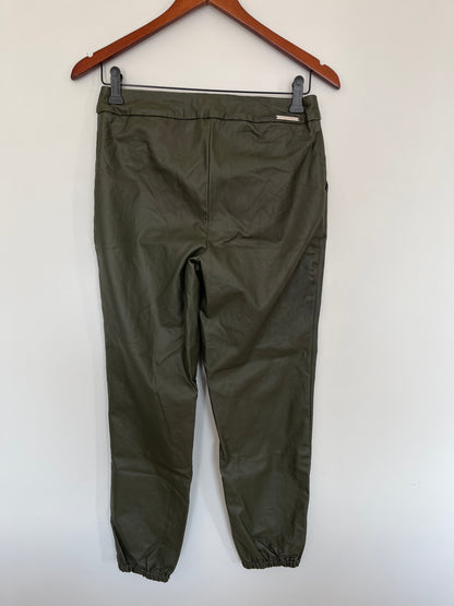 Pantalon I Love Tyler Madison - Vue arrière sur fond blanc