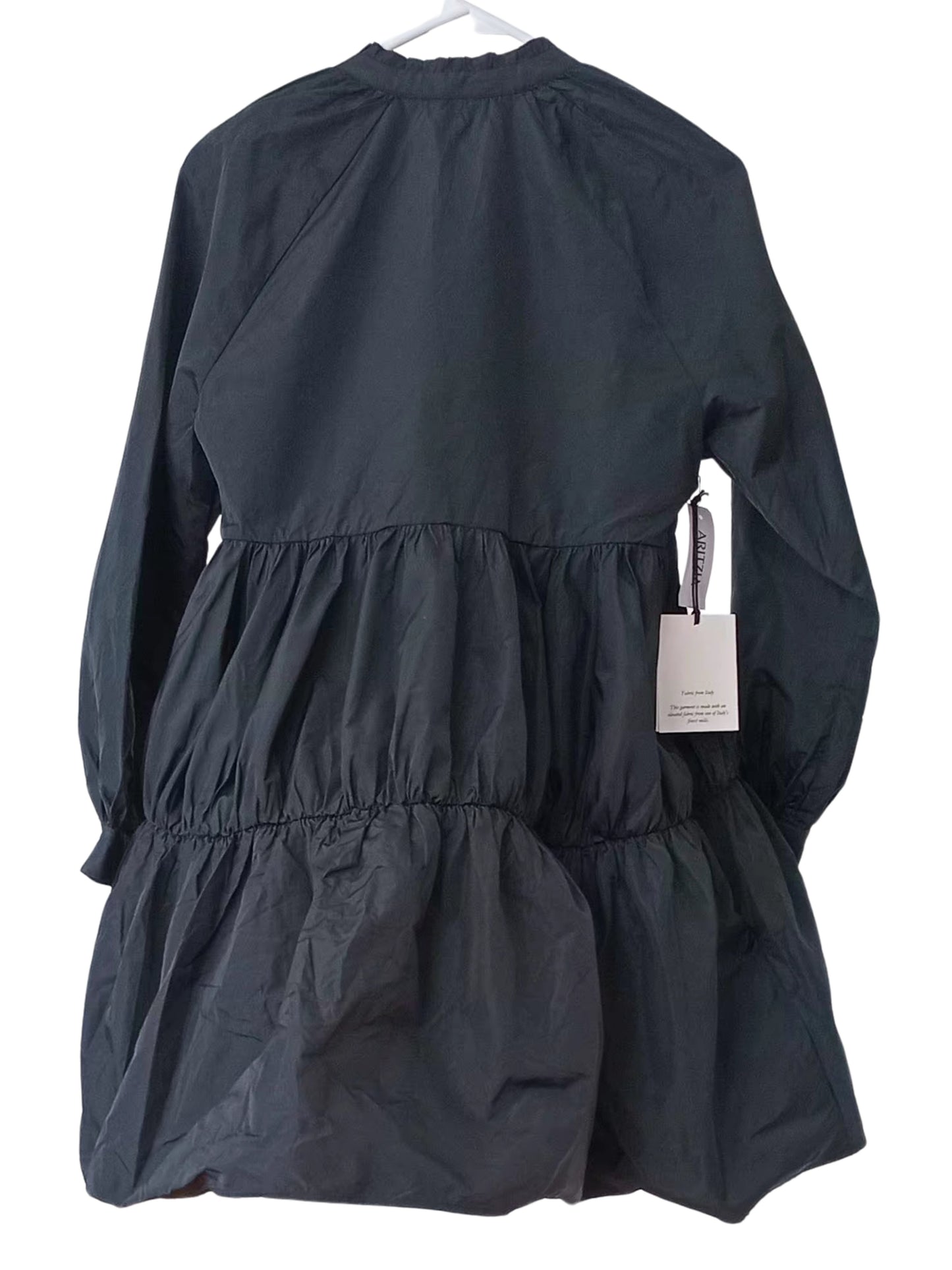 Robe noire structurée à manches longues