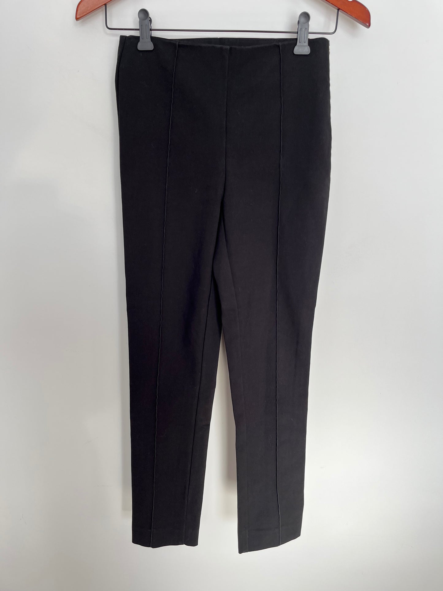 Pantalon Marciano - Vue avant sur fond blanc