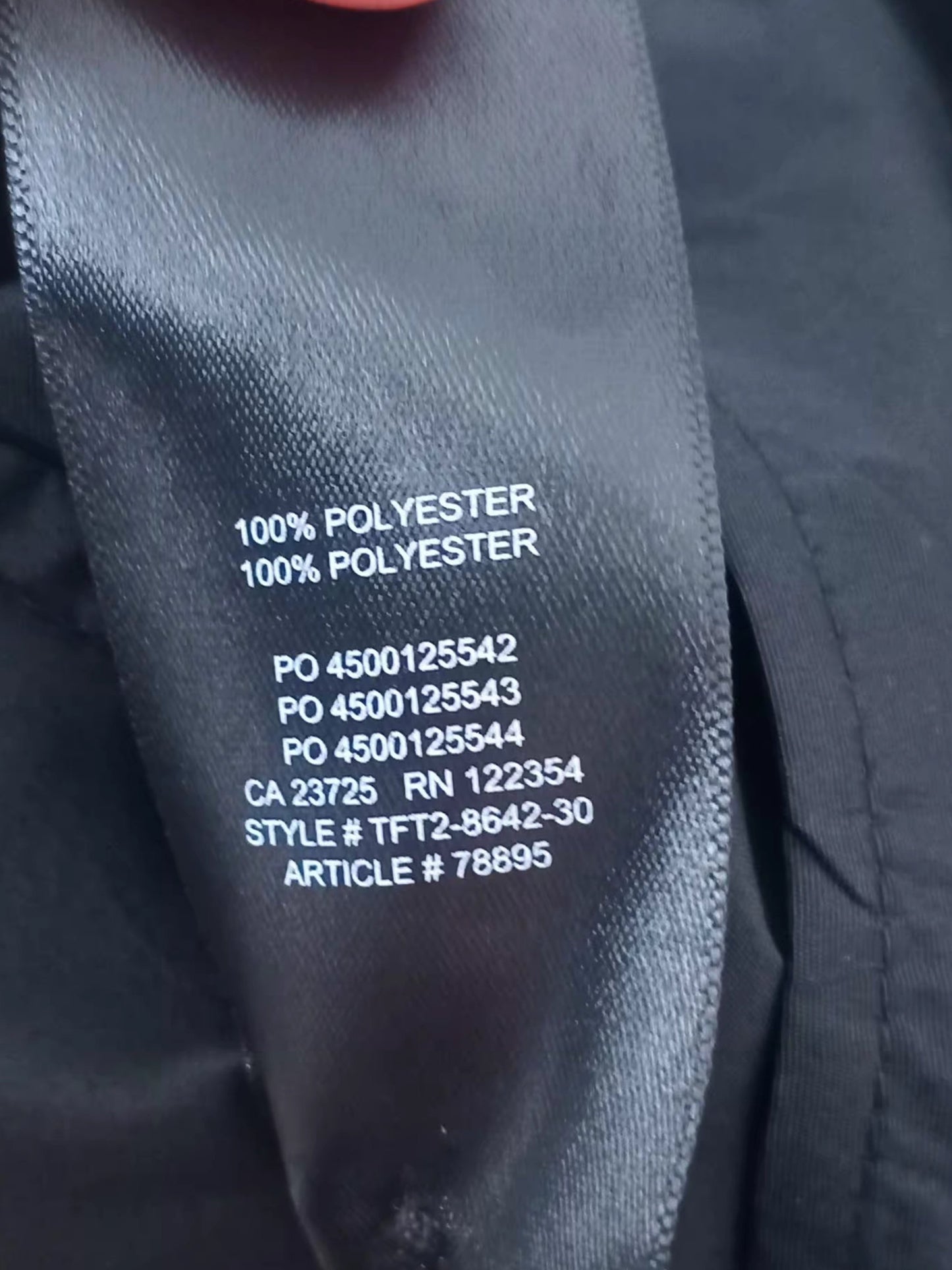 Robe noire structurée à manches longues