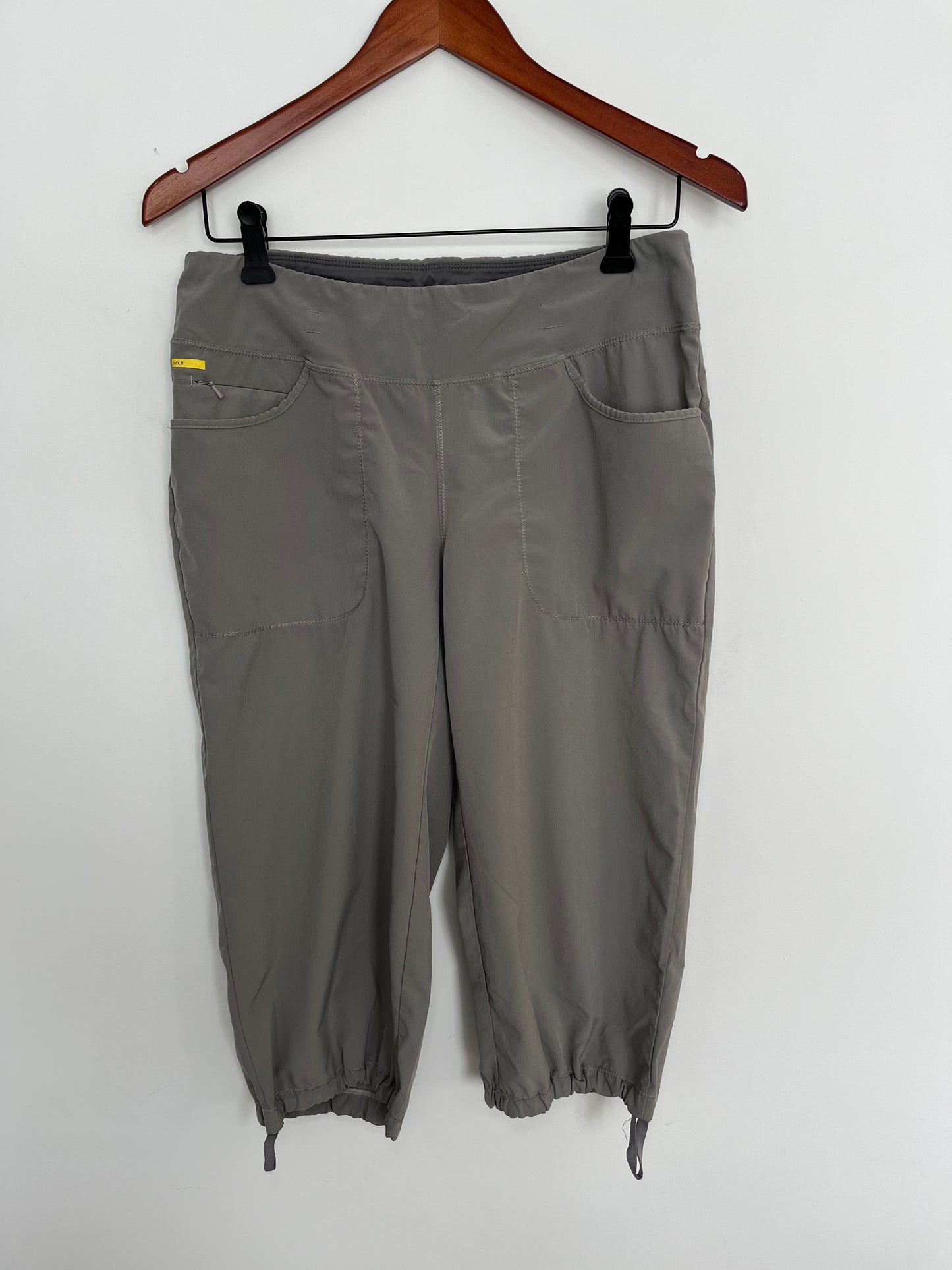 Pantalon Lolë - Vue avant sur fond blanc