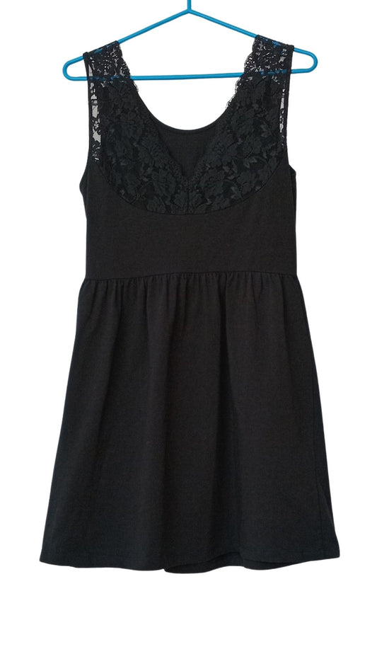 Robe mini à dentelle et taille empire (G)