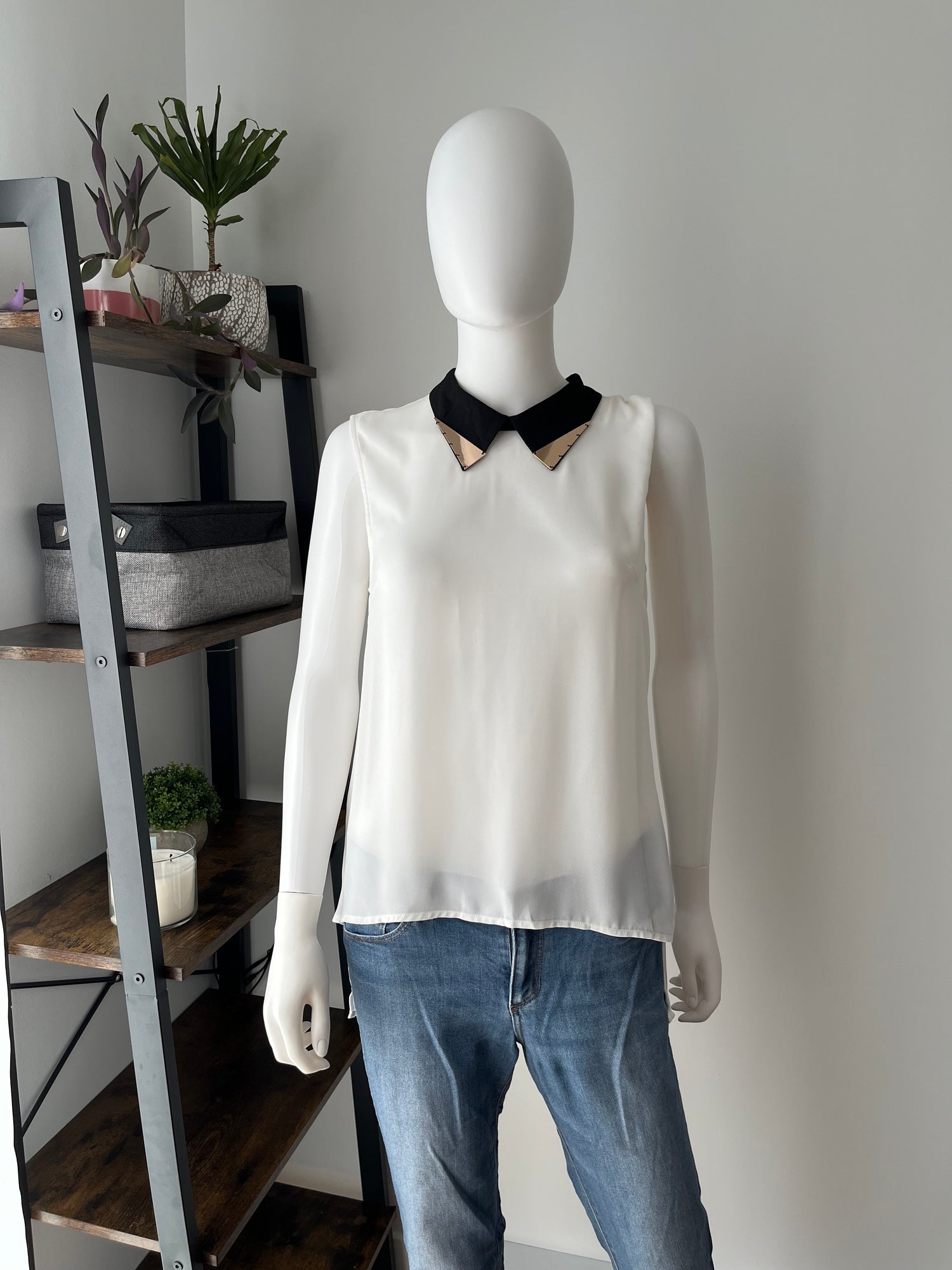 Blouse Vero Moda - Vue avant sur mannequin sur fond blanc