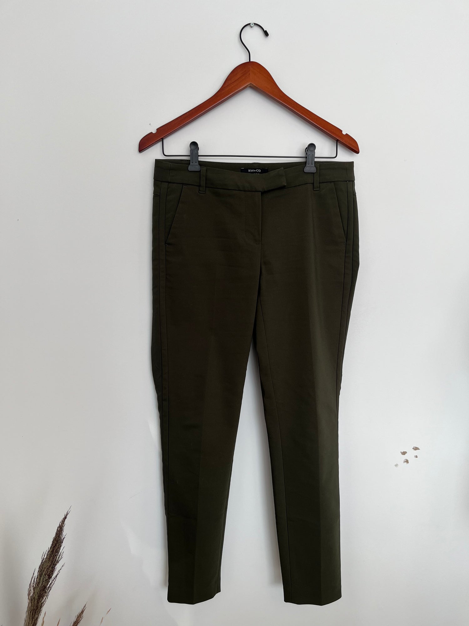 Pantalon RW&CO - Vue avant sur fond blanc