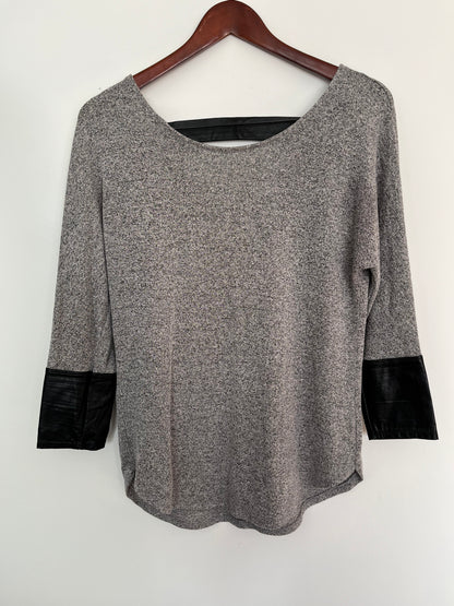 Chandail Dynamite - Vue avant sur fond blanc