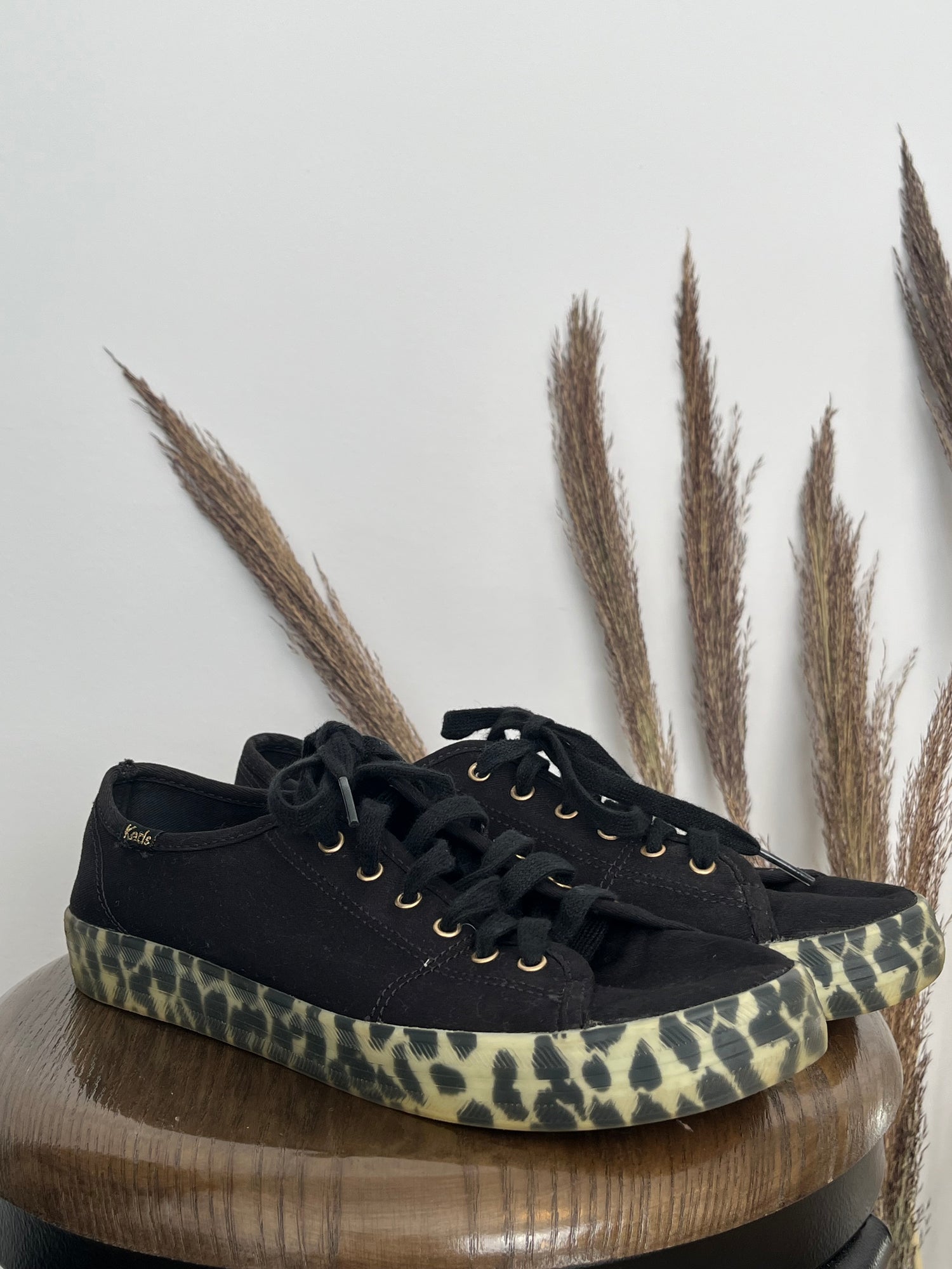 Souliers Keds - Vue avant sur fond blanc