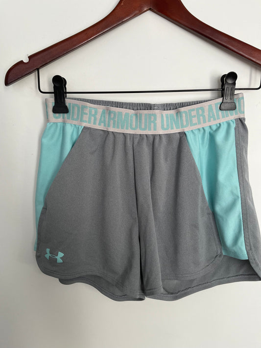 Short Under Armour - Vue avant sur fond blanc