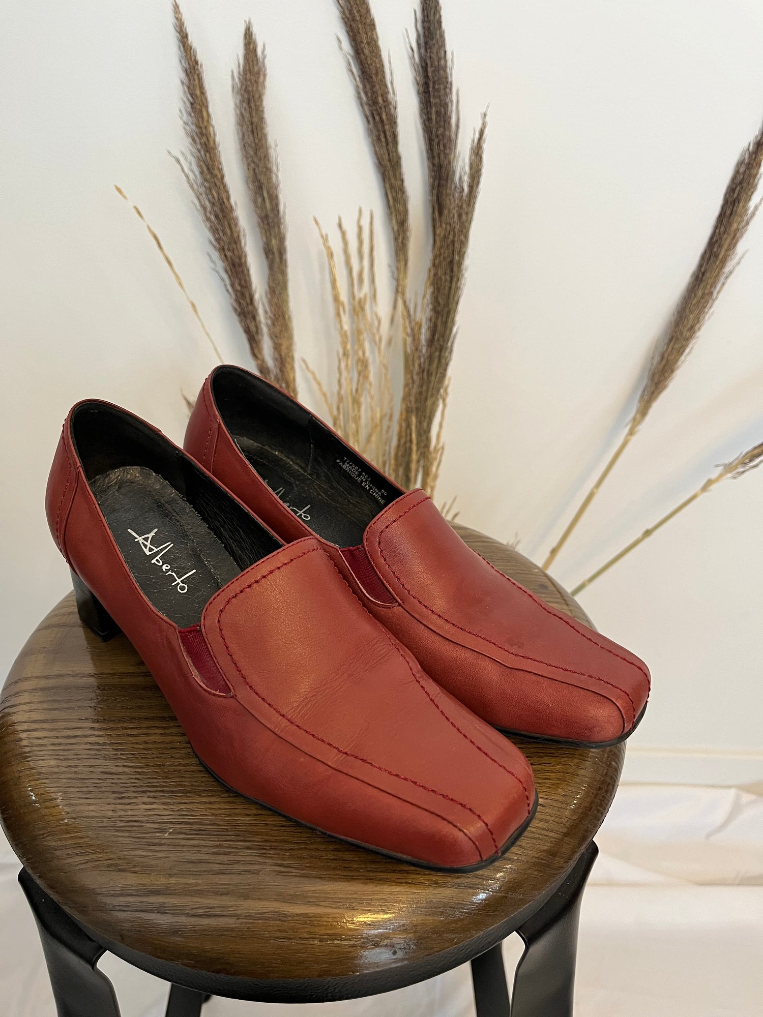 Souliers à talons Alberto - Vue avant sur fond blanc