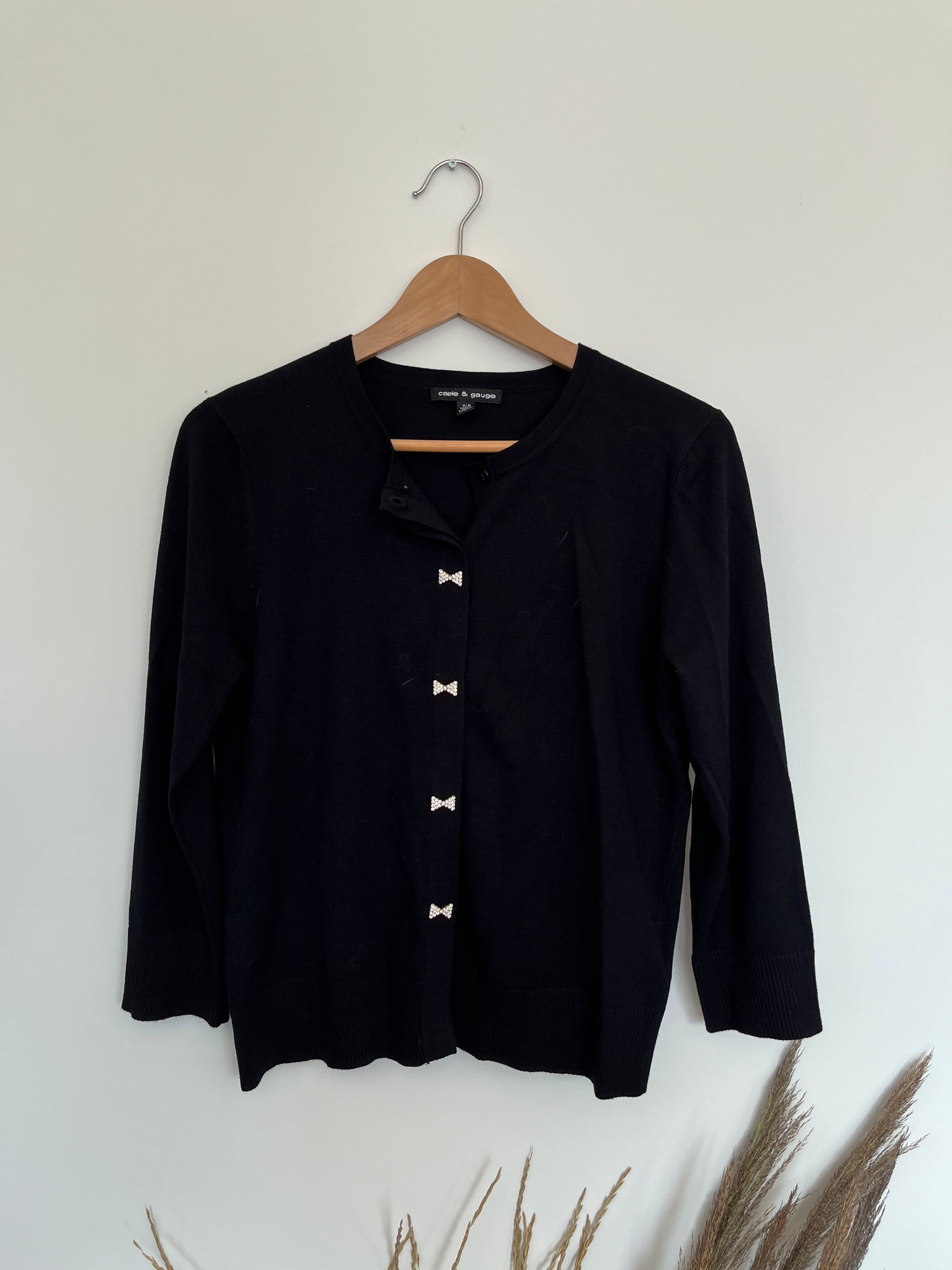 Cardigan Cable & Gauge - Vue avant sur fond blanc