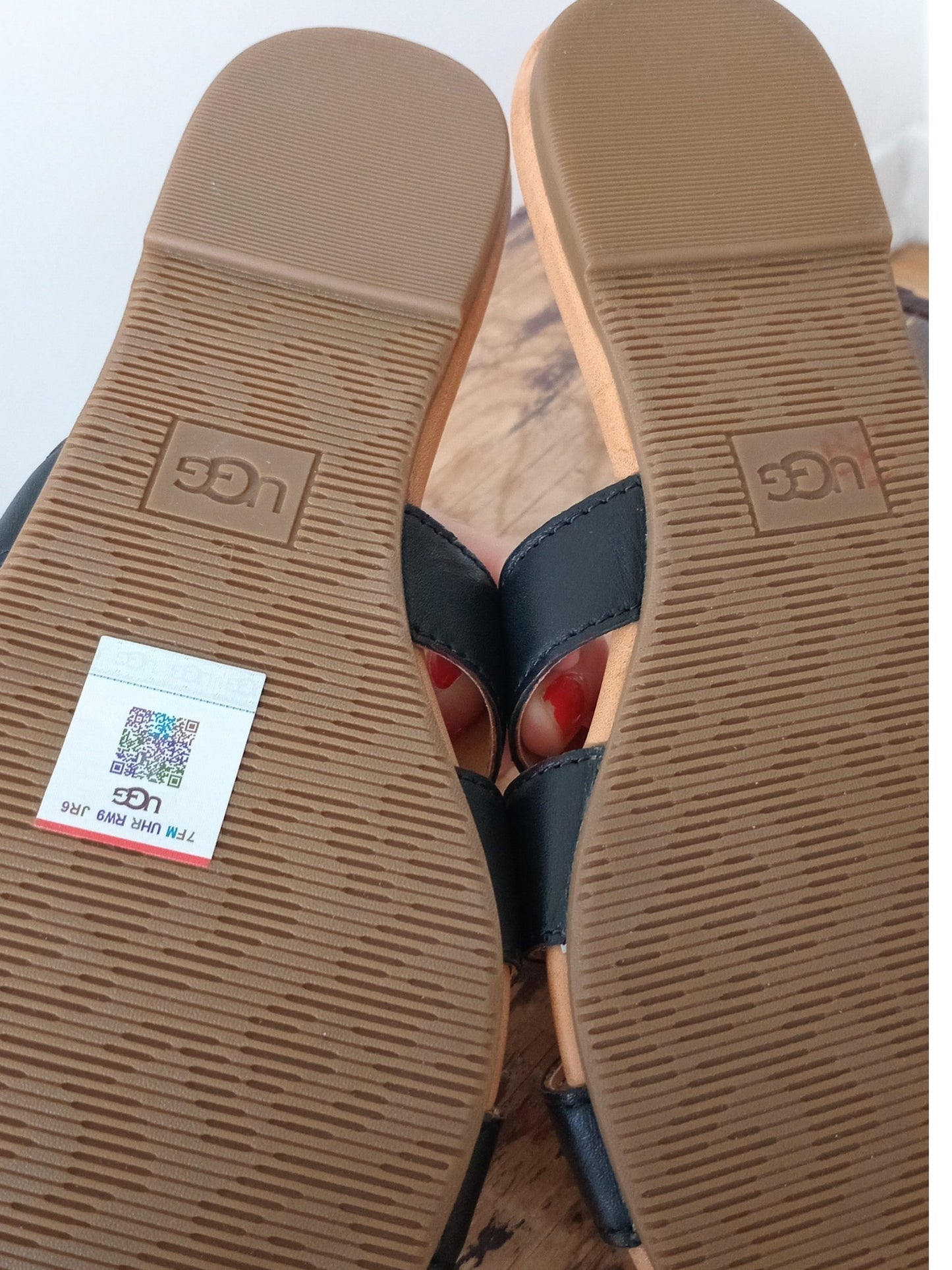 Sandales slip-on noire et taupe (6)