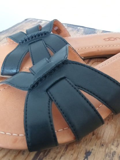 Sandales slip-on noire et taupe (6)