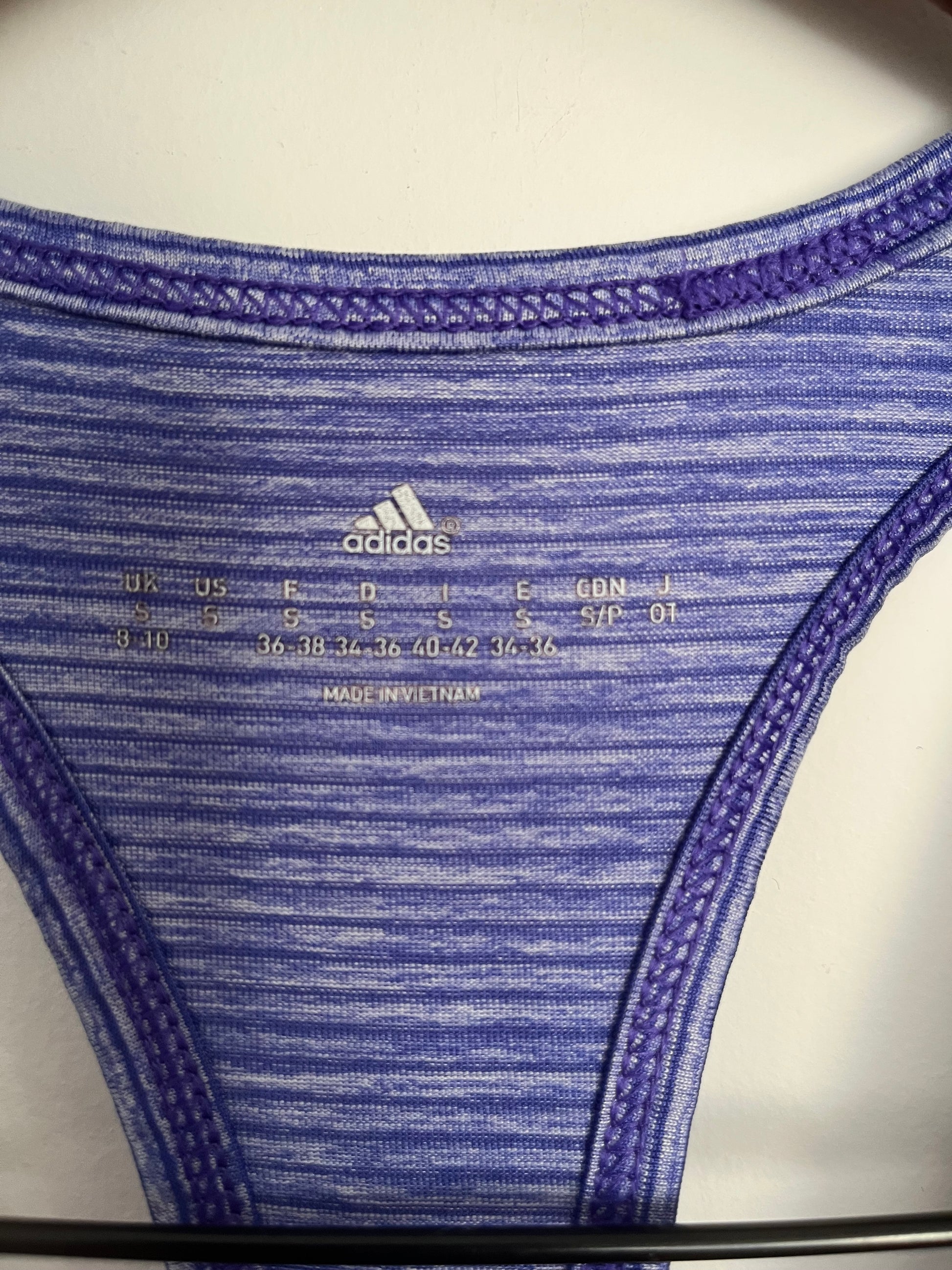 Camisole Adidas - Étiquette de marque et taille