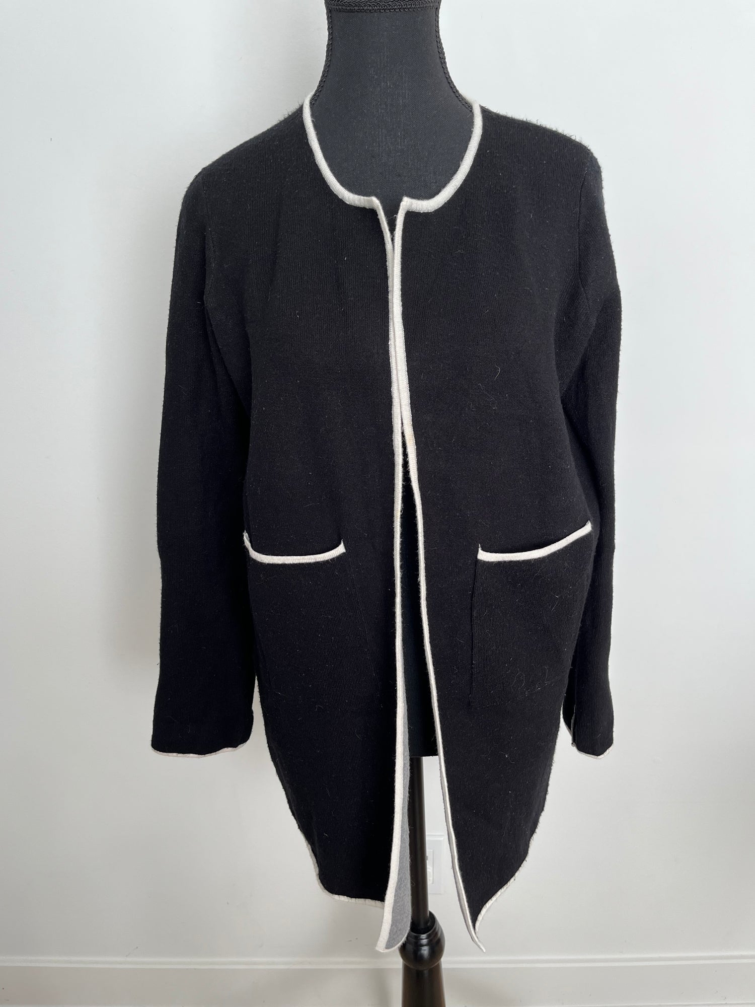 Veste Rain + Rose - Vue avant sur fond blanc