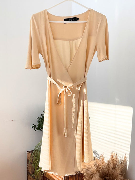 Robe cache-cœur crème (TP)